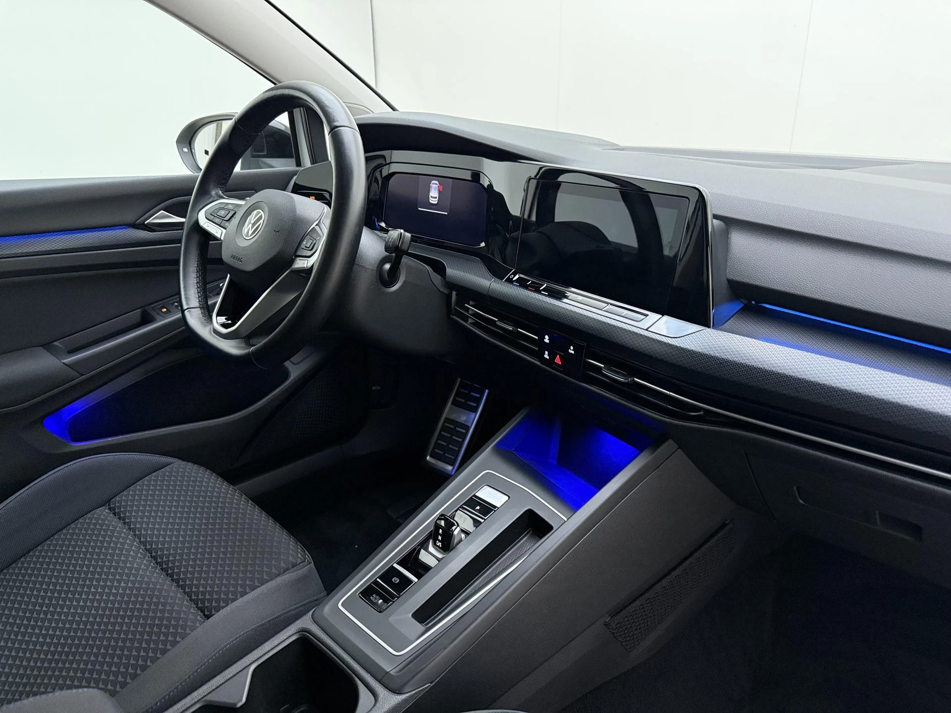 Volkswagen-Golf-image-9