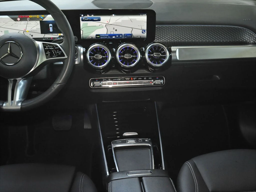 Mercedes-Benz-GLB 200 d-image-10