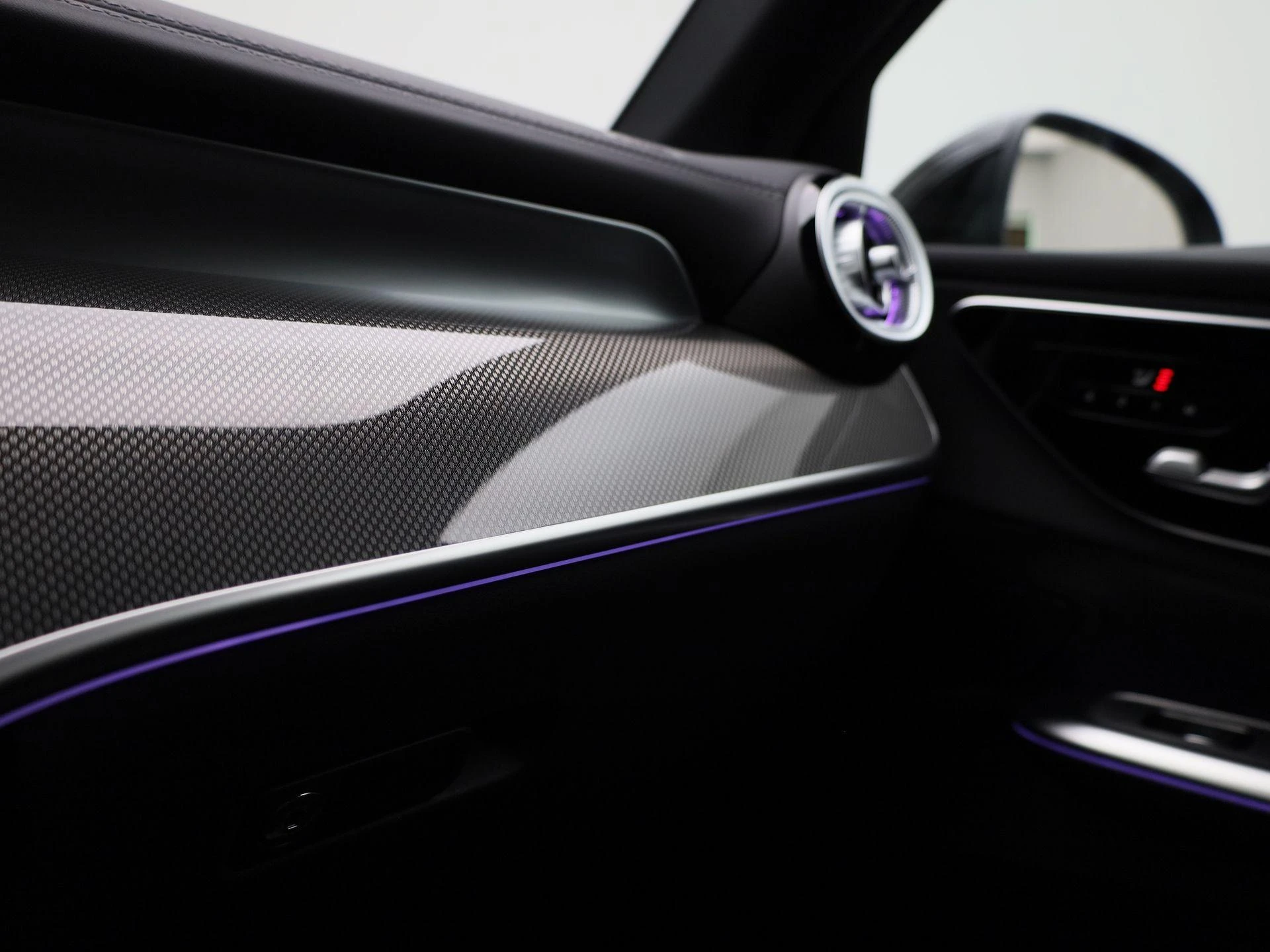 Mercedes-Benz-GLC-image-29