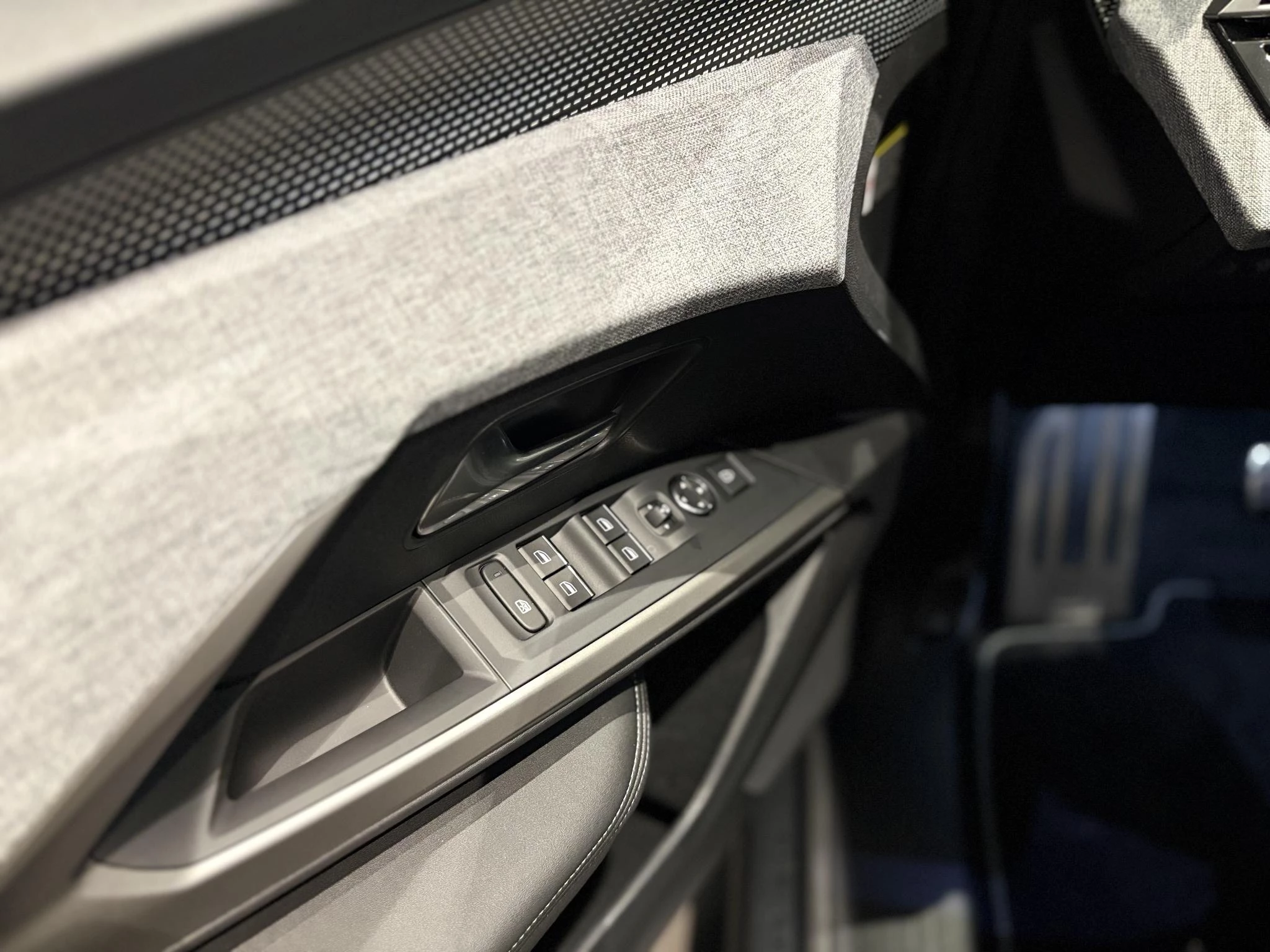 Peugeot-e-5008-image-30