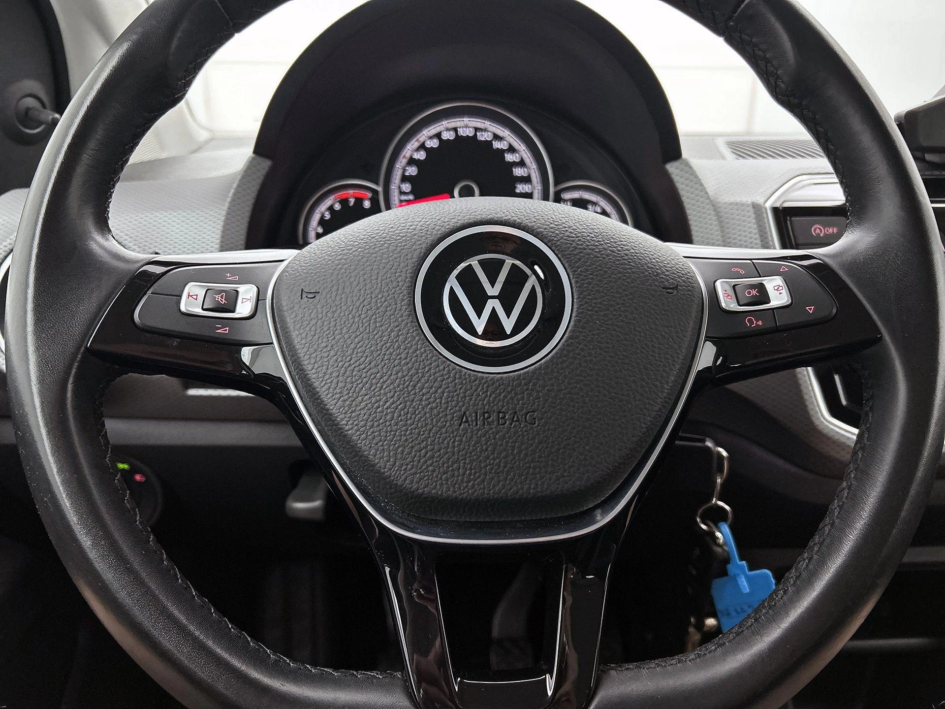 Volkswagen-up!-image-31