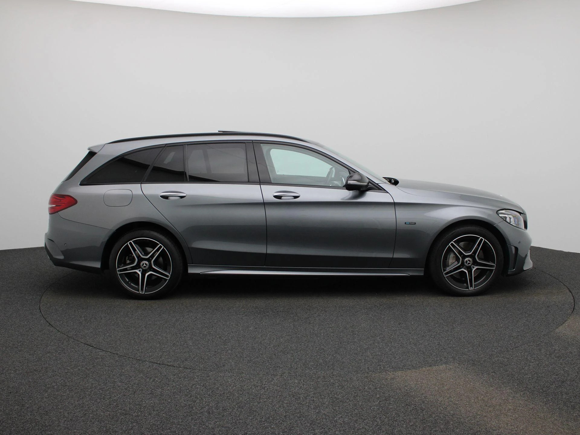 Mercedes-Benz-C-Klasse-image-5