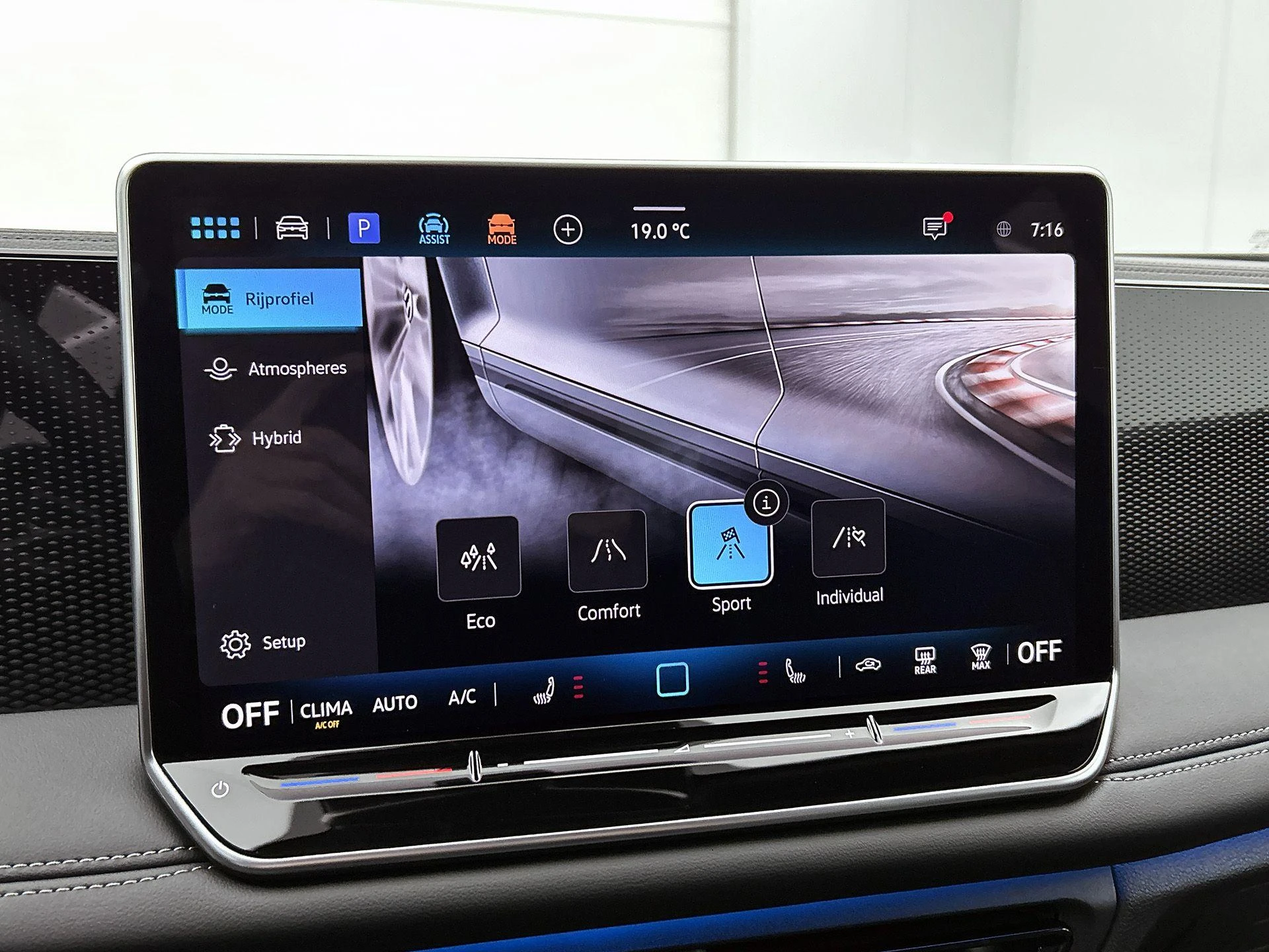 Volkswagen-Tiguan-image-11