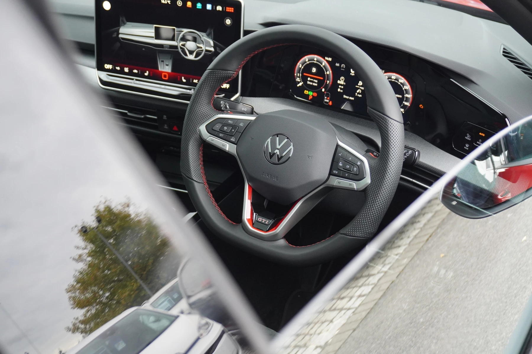 Volkswagen-Golf-image-29