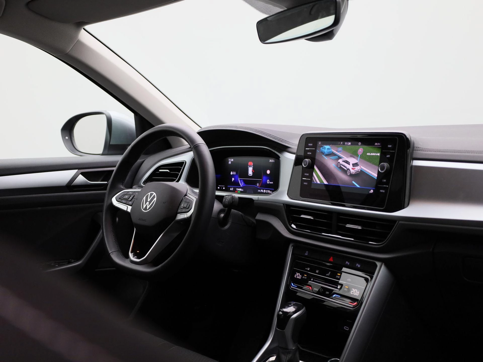 Volkswagen-T-Roc-image-33