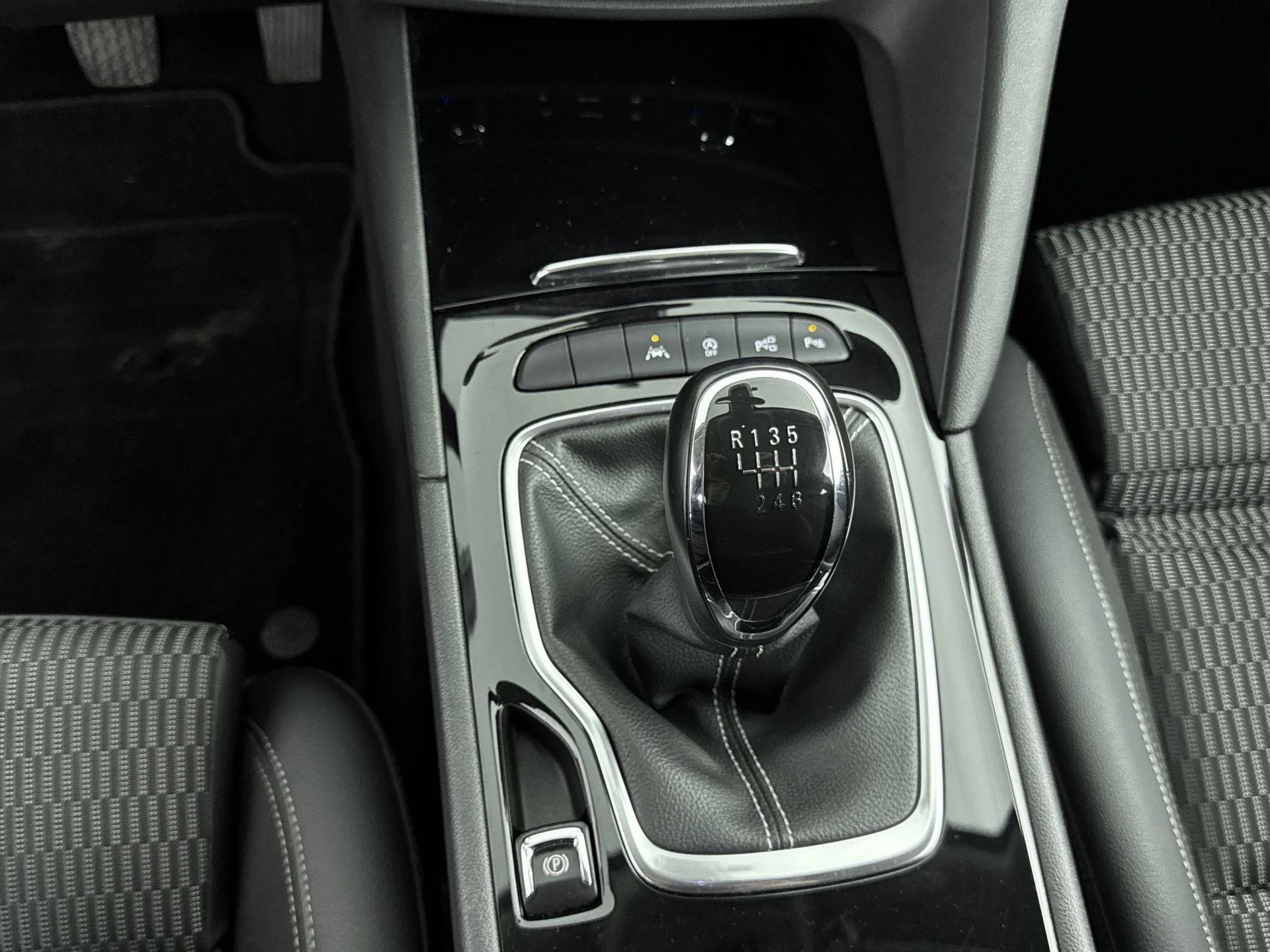 Opel-Insignia-image-12