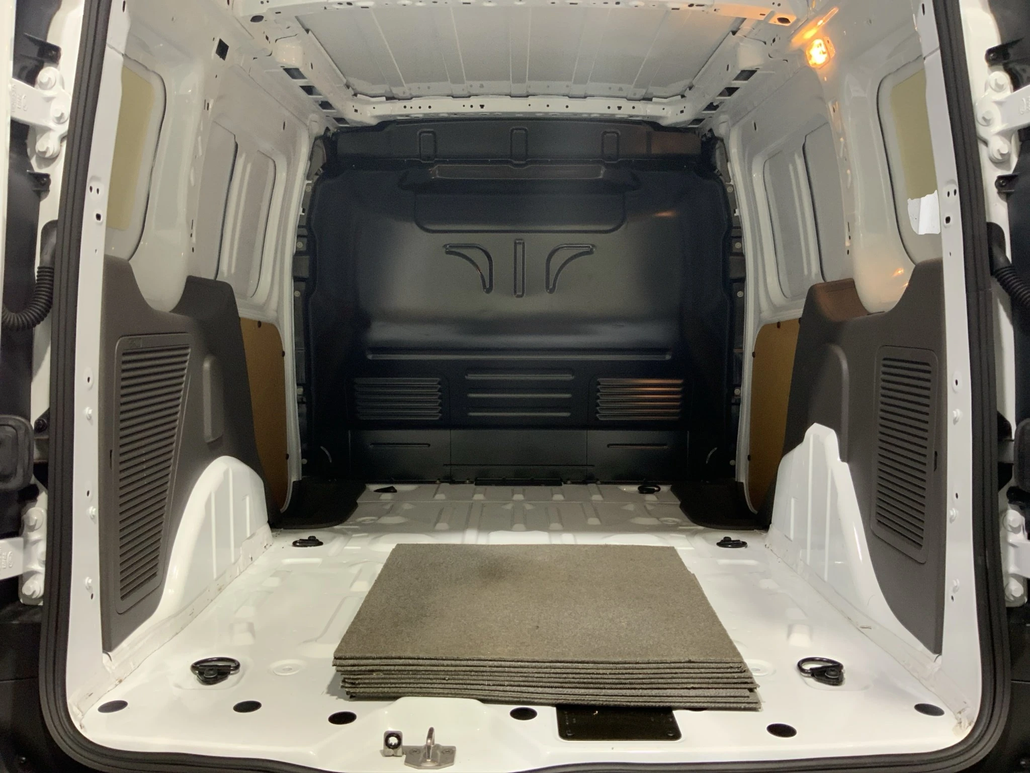 Ford-Transit Connect-image-15