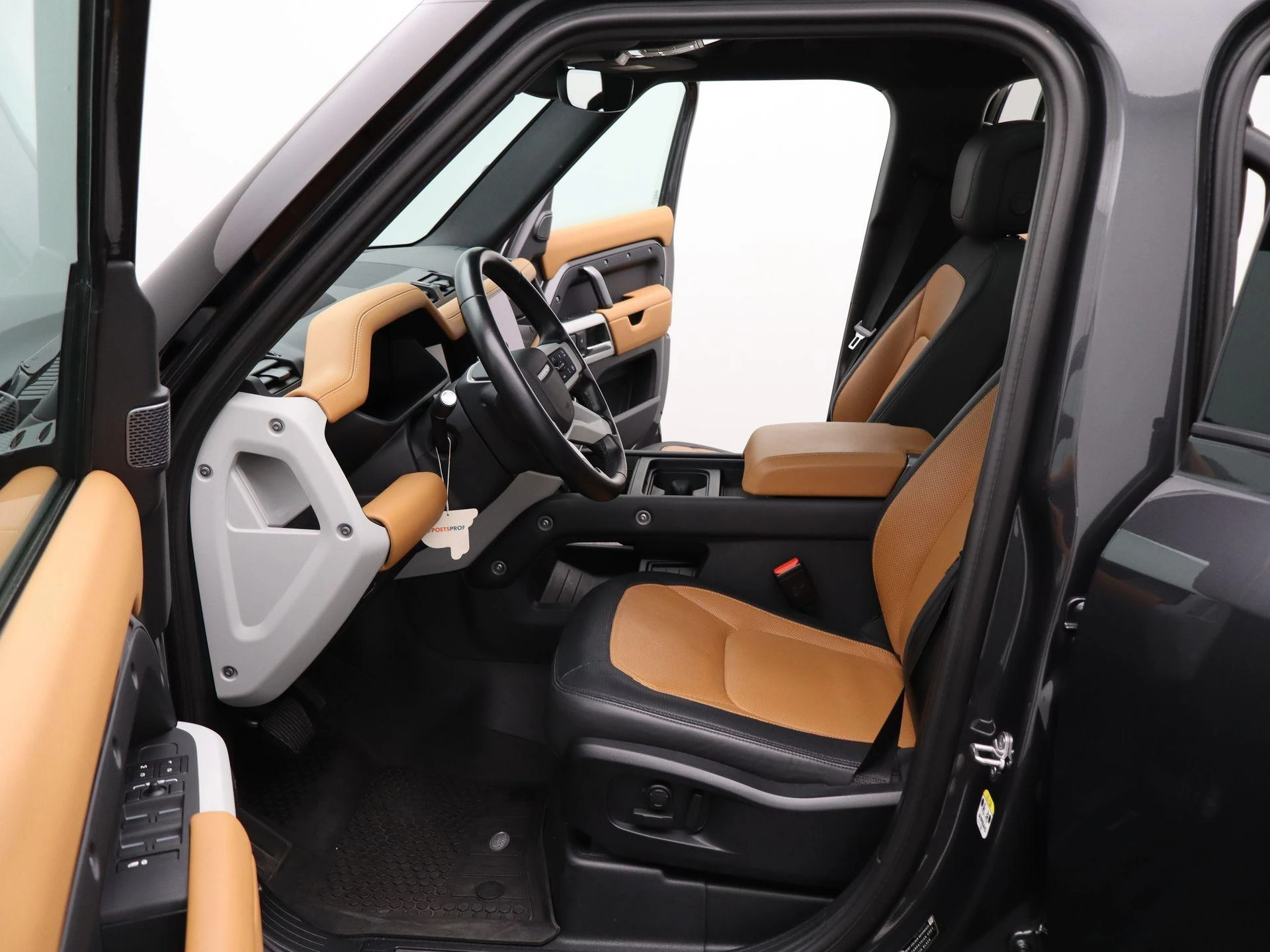 Land Rover-Defender-image-11