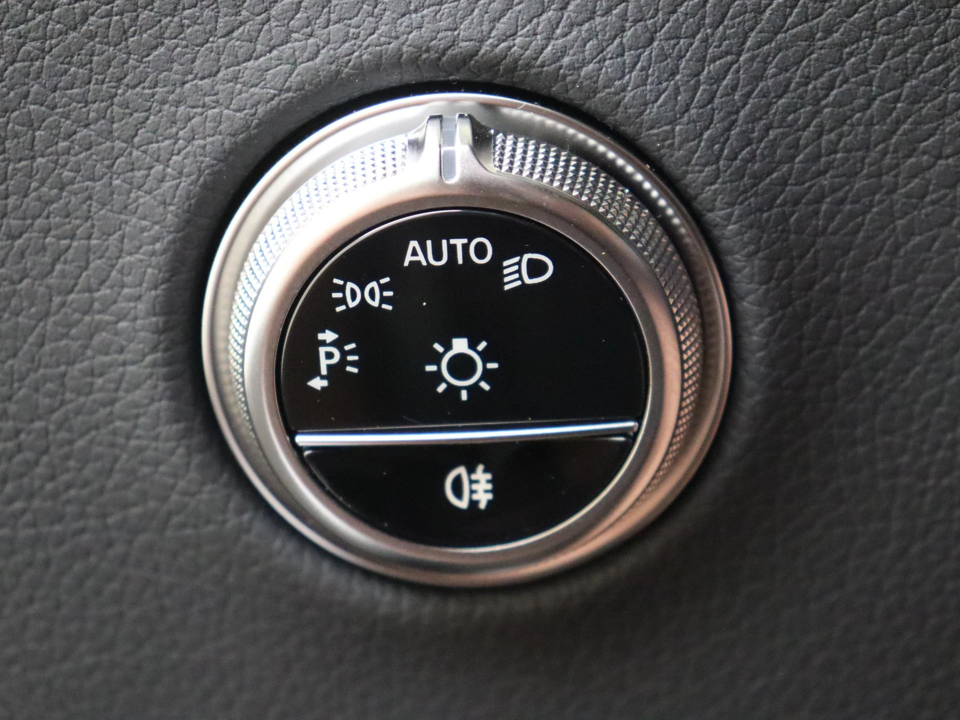 Mercedes-Benz-GLC-image-22