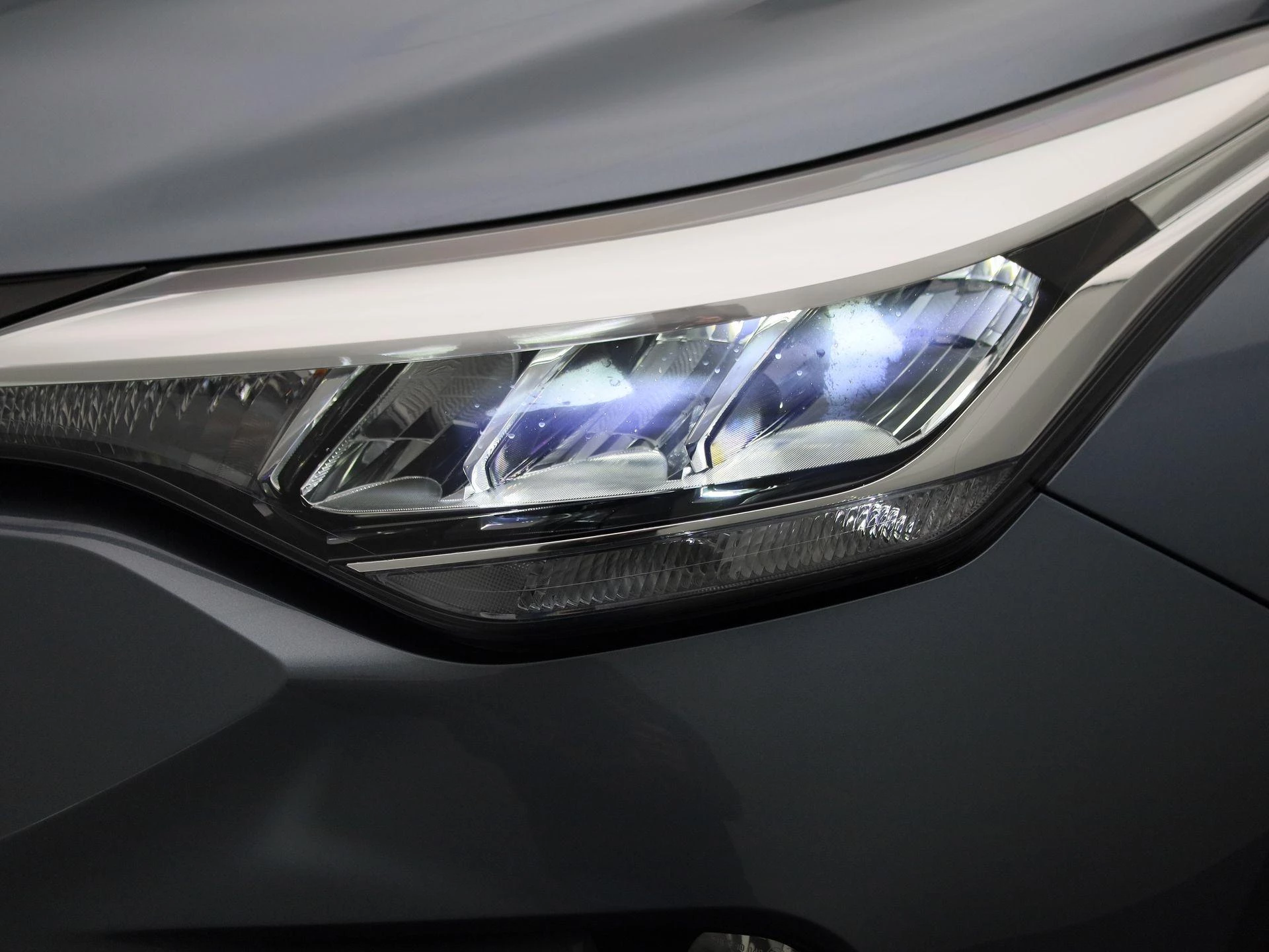 Toyota-C-HR-image-12