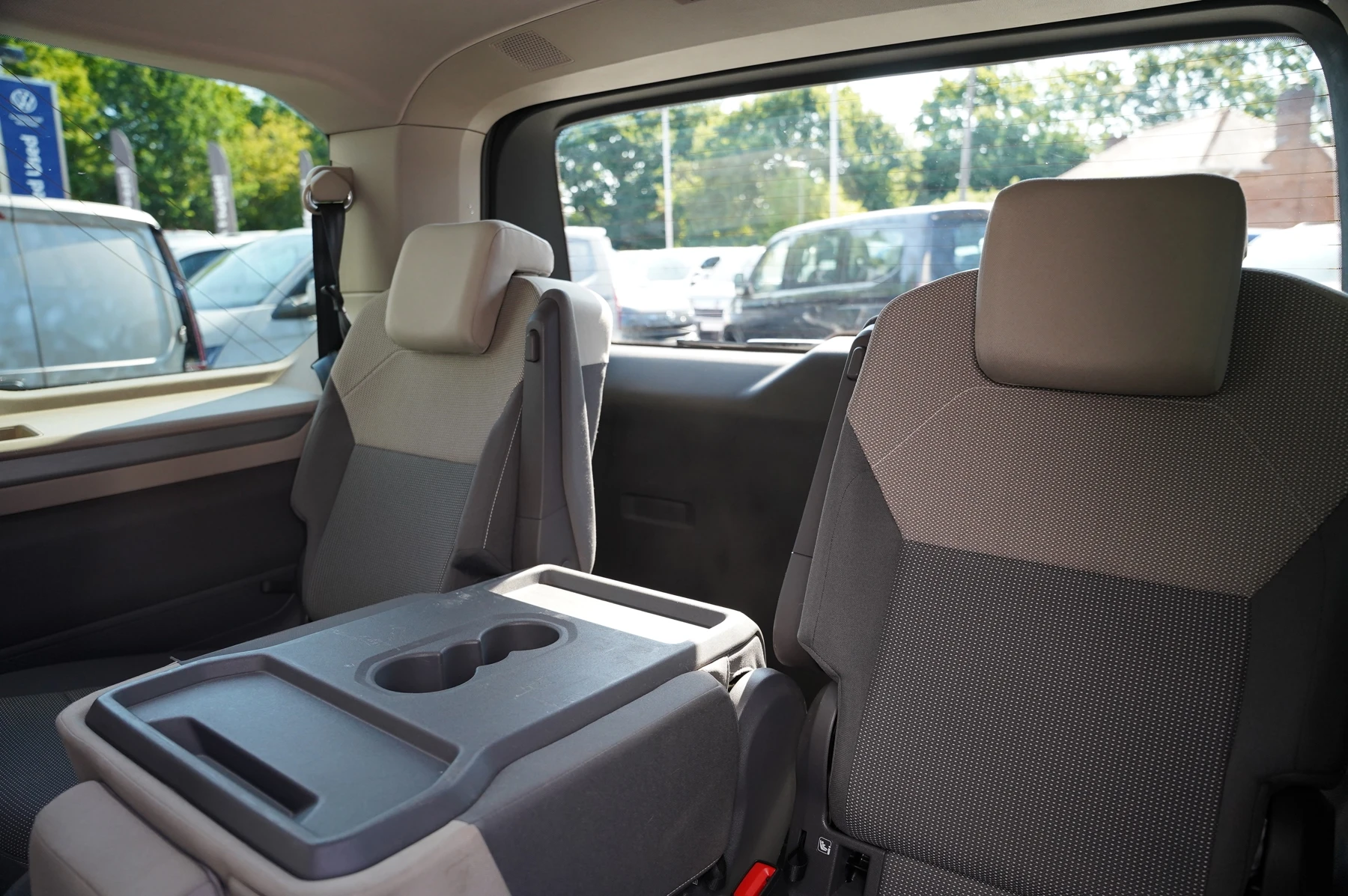 Volkswagen-Multivan-image-26