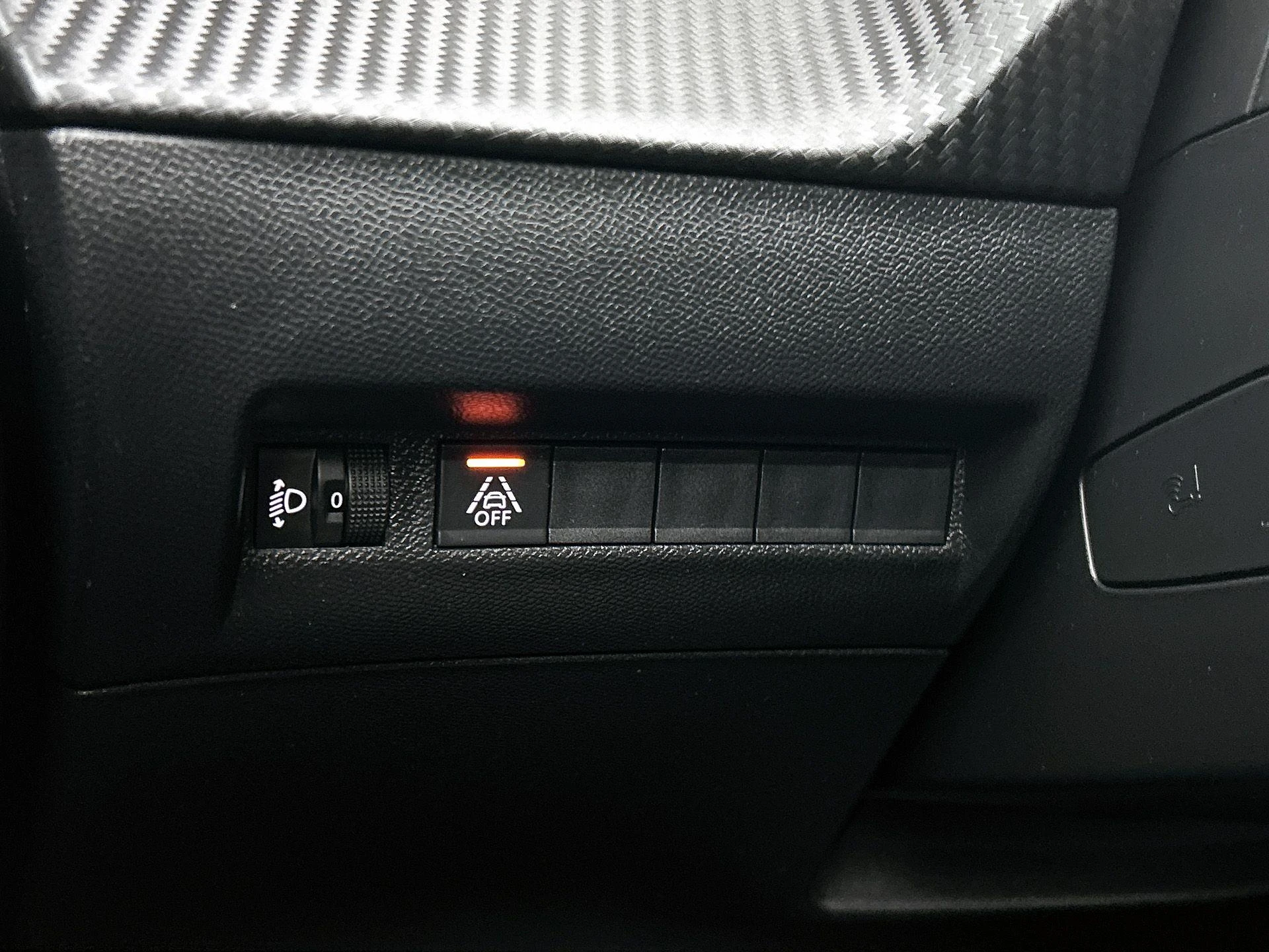 Peugeot-208-image-23