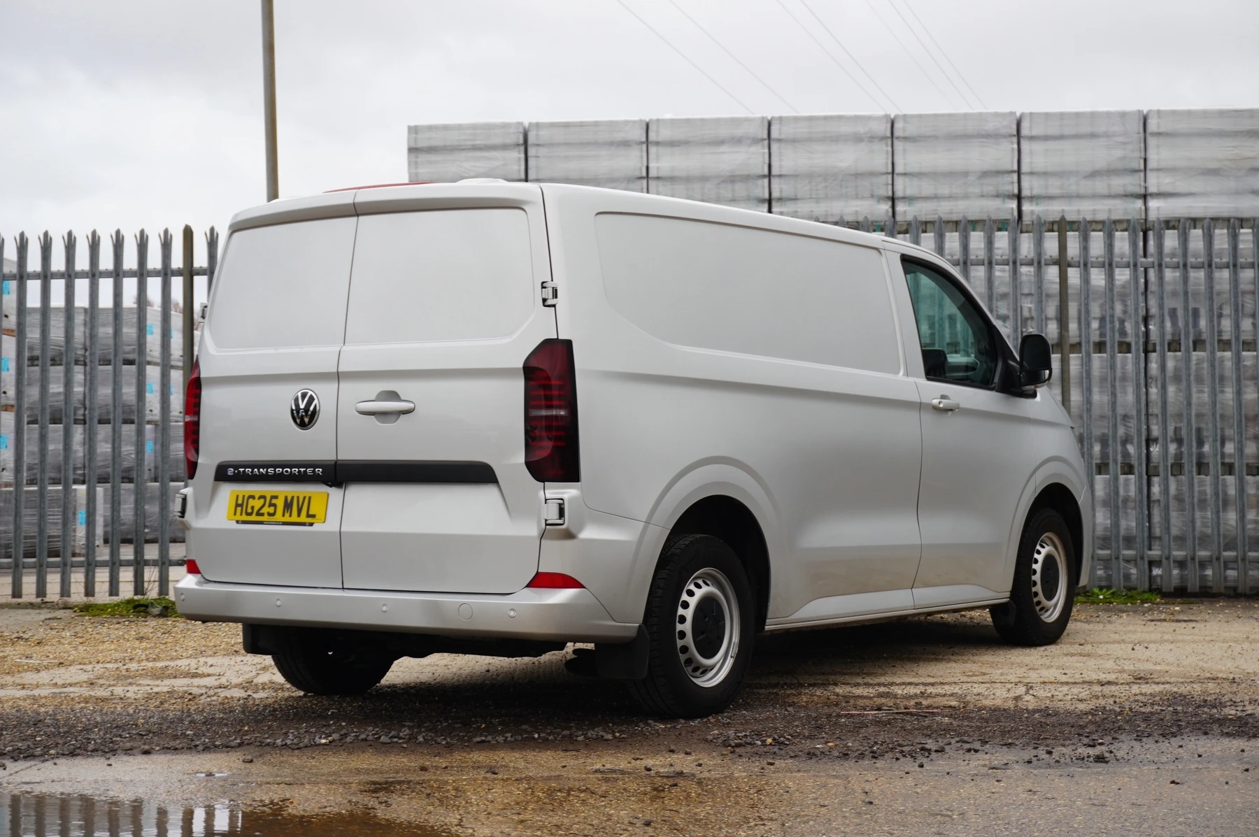 Volkswagen-Transporter-image-15