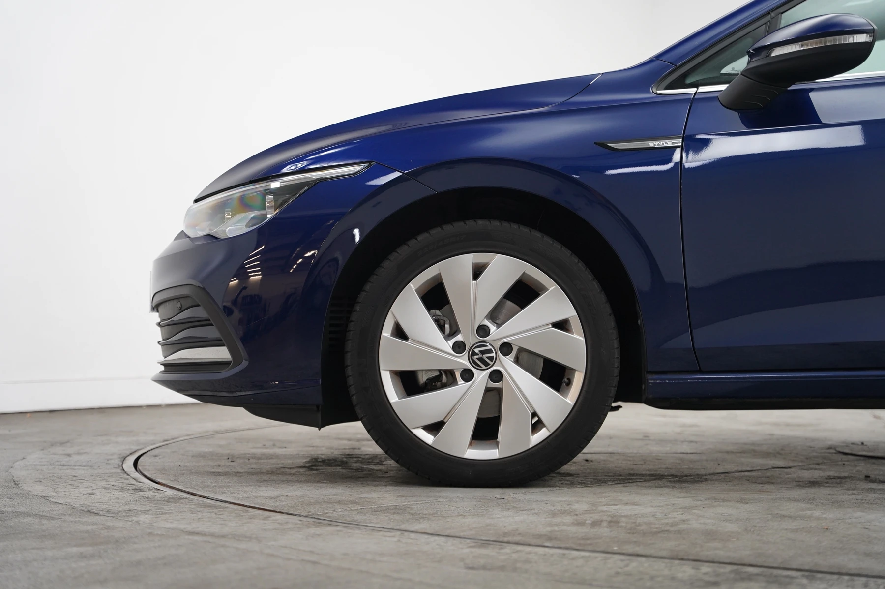 Volkswagen-Golf-image-4