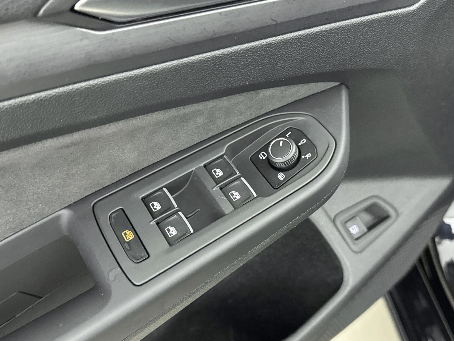 Volkswagen-Golf-image-13