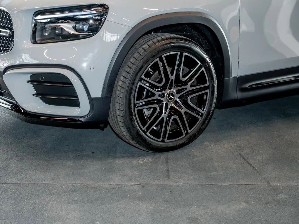 Mercedes-Benz-GLB 200 d-image-5