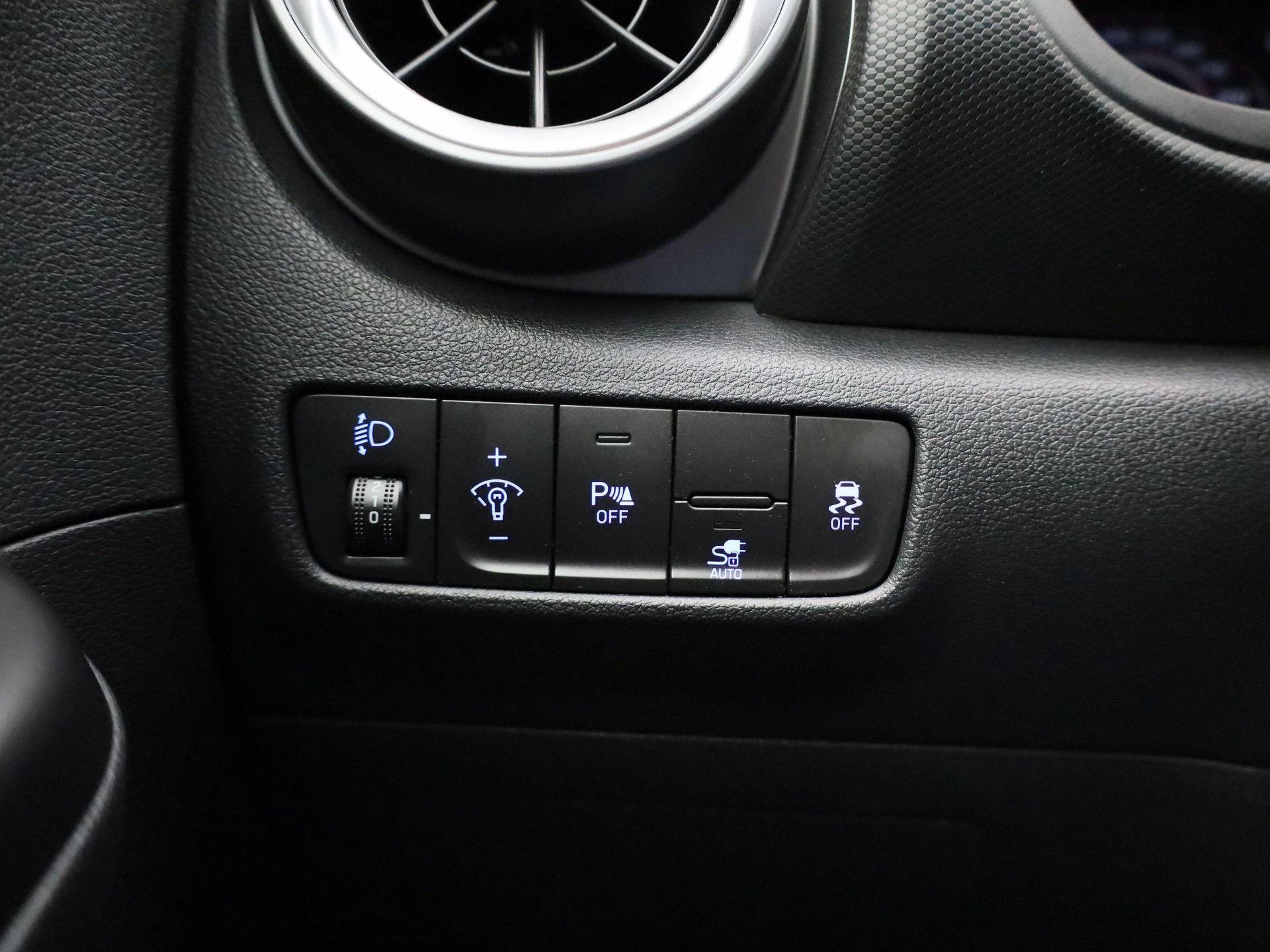 Hyundai-Kona-image-28