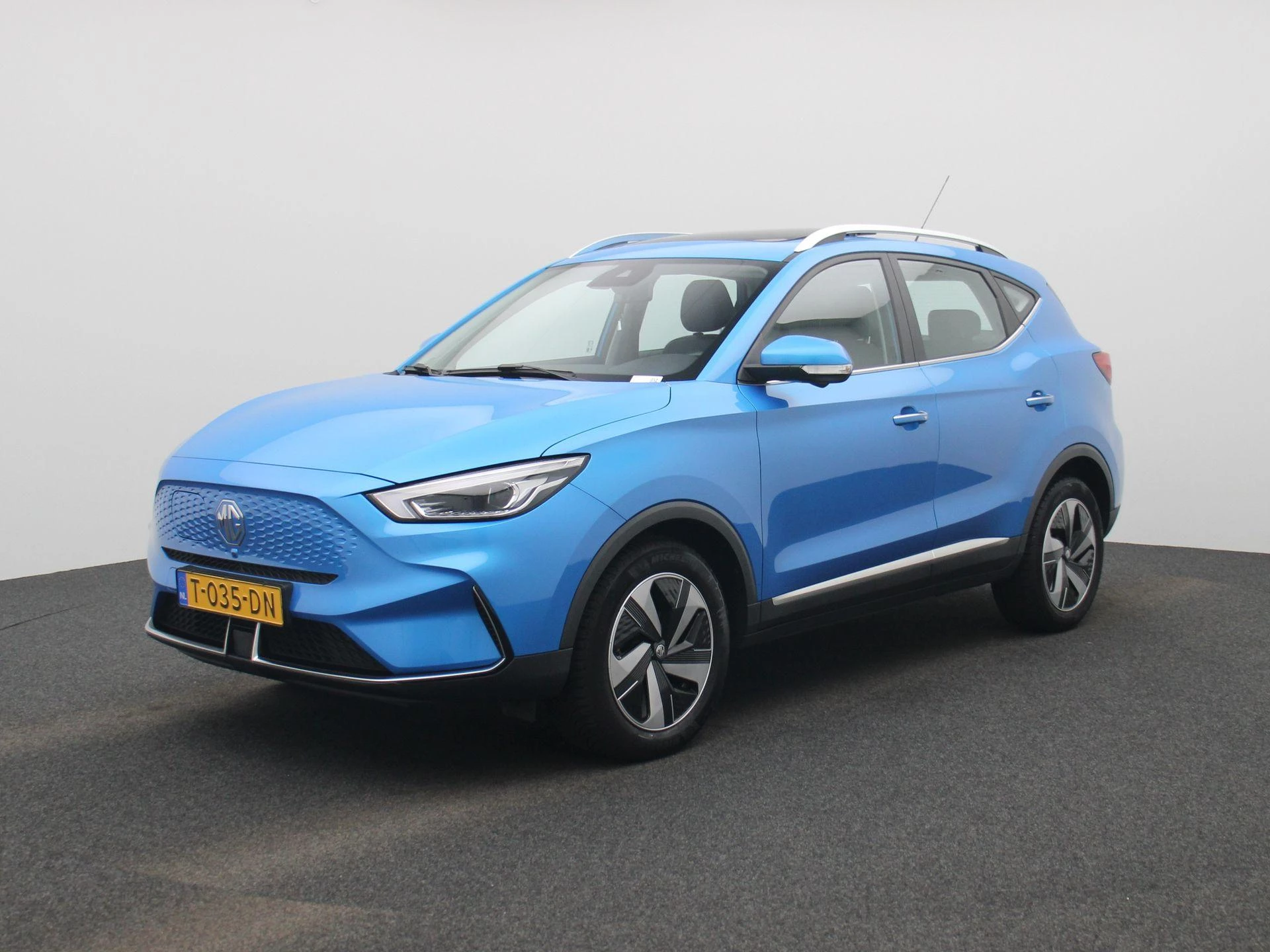 MG-ZS EV-image-0