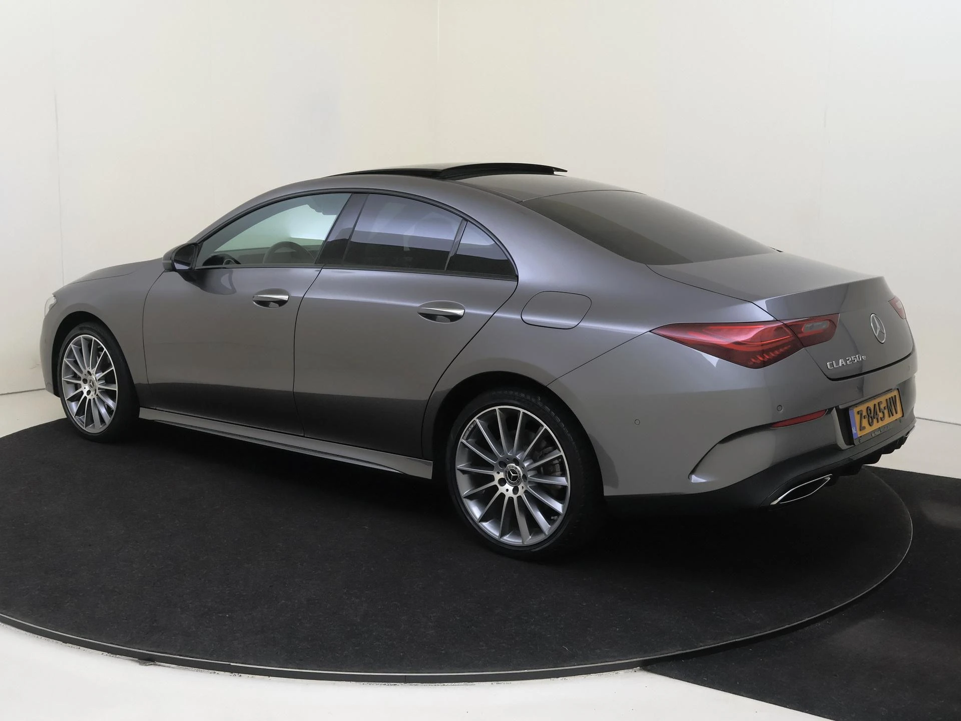 Mercedes-Benz-CLA-image-5