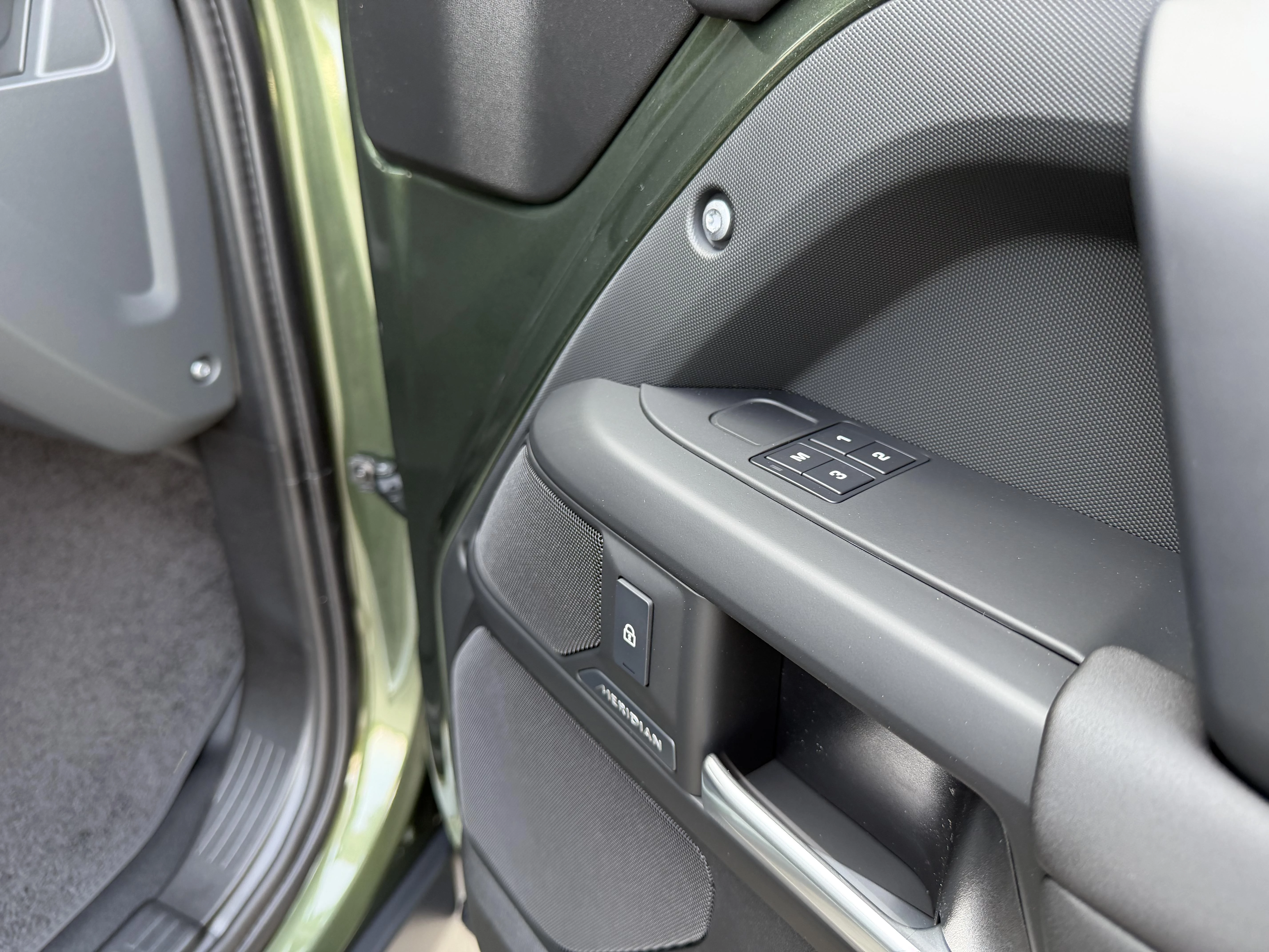 Land Rover Defender 110 D250 X-Dynamic SE AWD Auto. 26MY