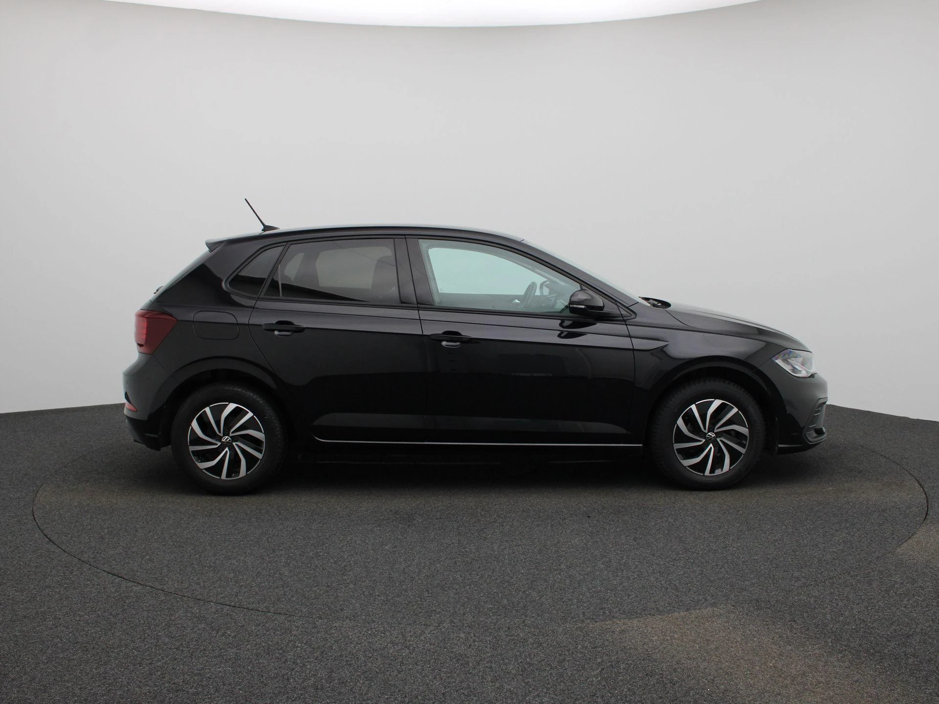 Volkswagen-Polo-image-5