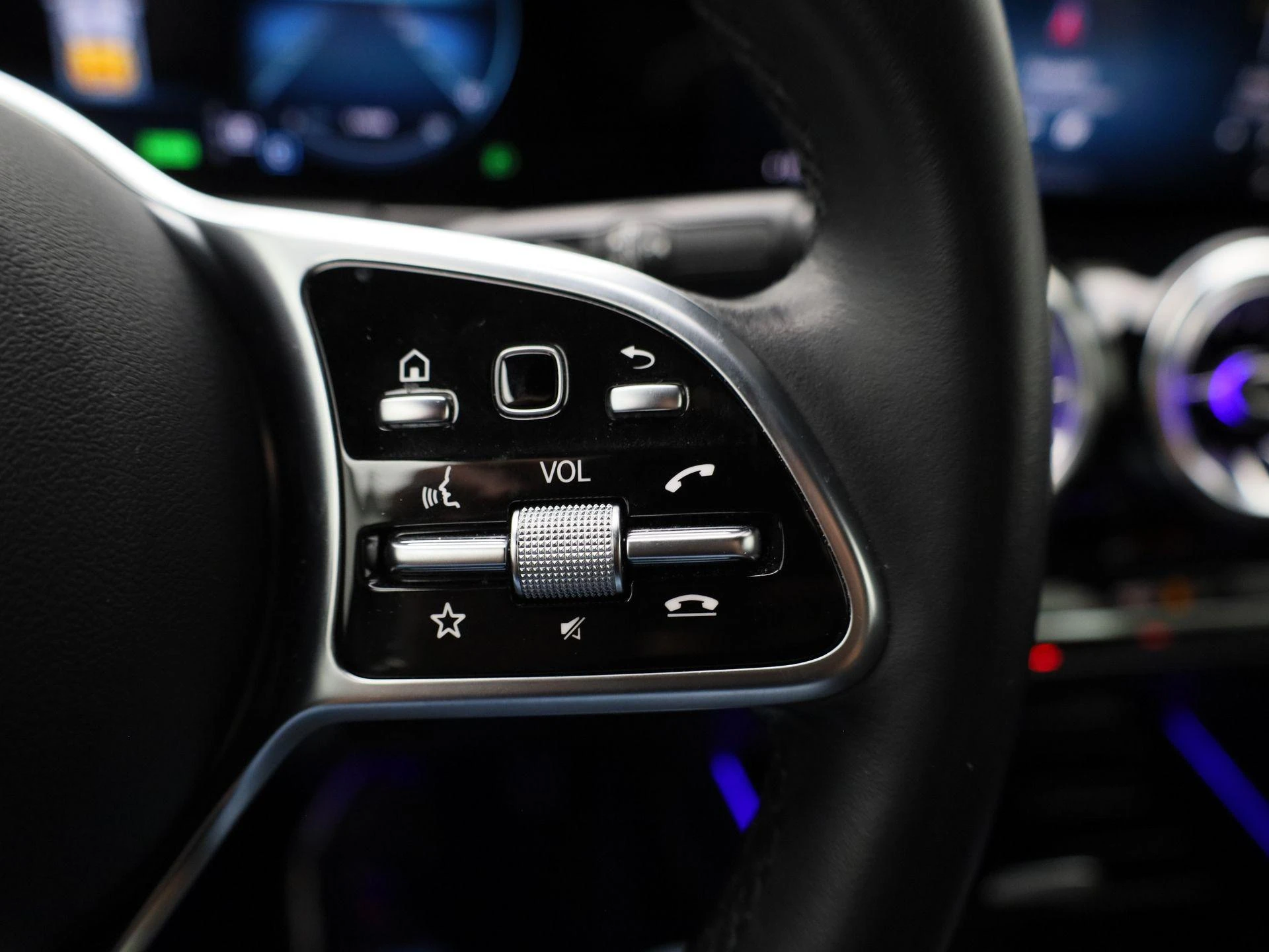 Mercedes-Benz-EQA-image-17