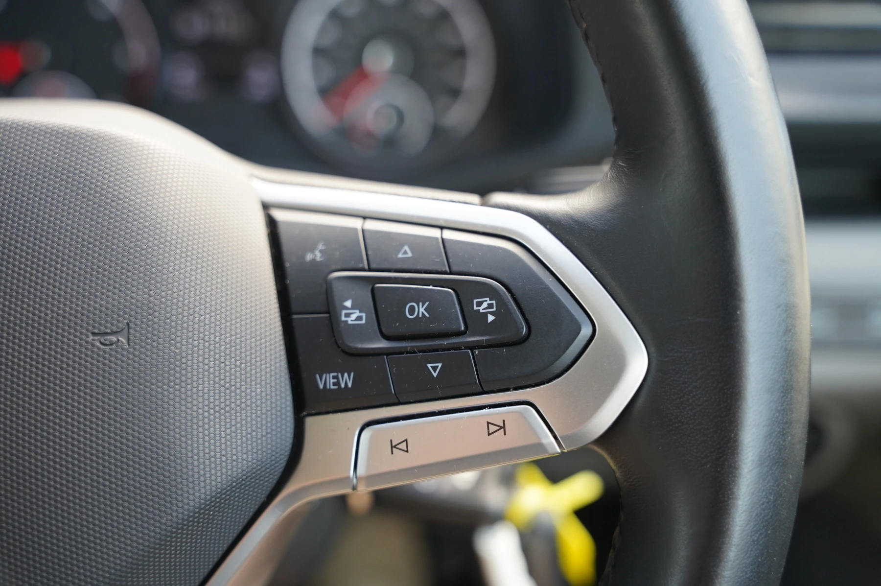 Volkswagen-Transporter-image-16