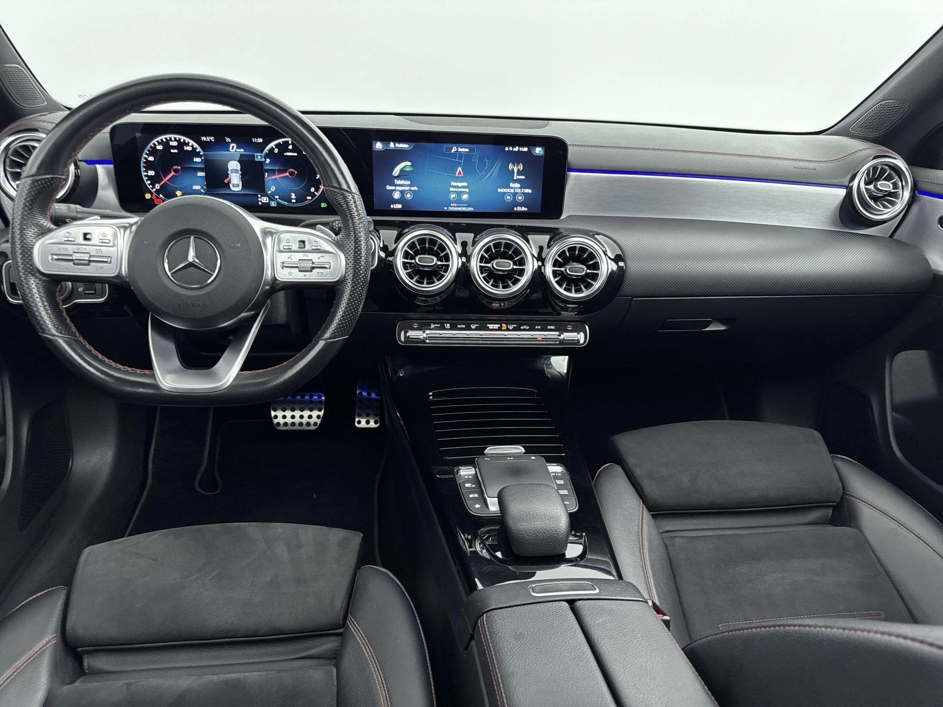 Mercedes-Benz-CLA-image-14