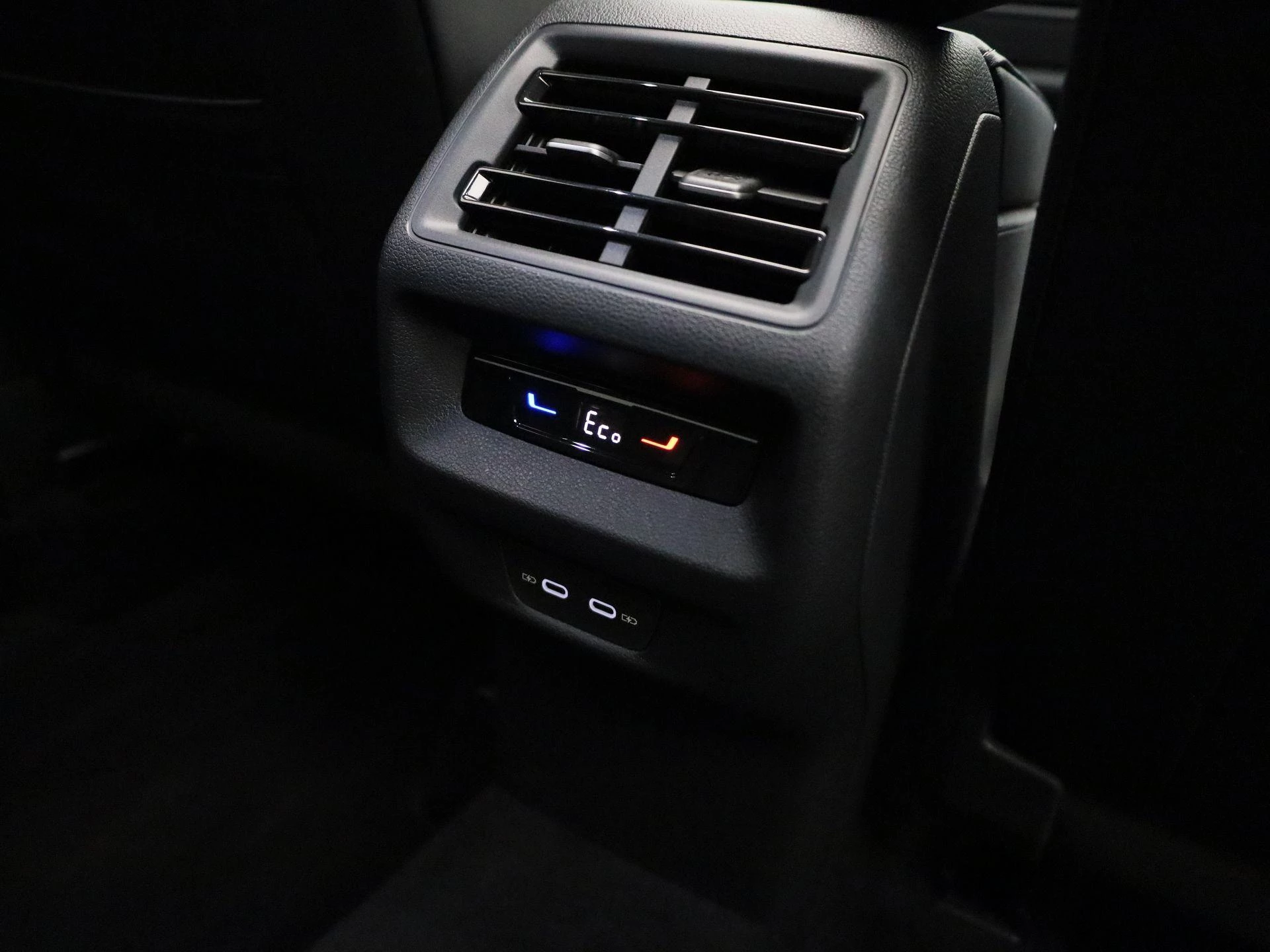 Volkswagen-Tiguan-image-43