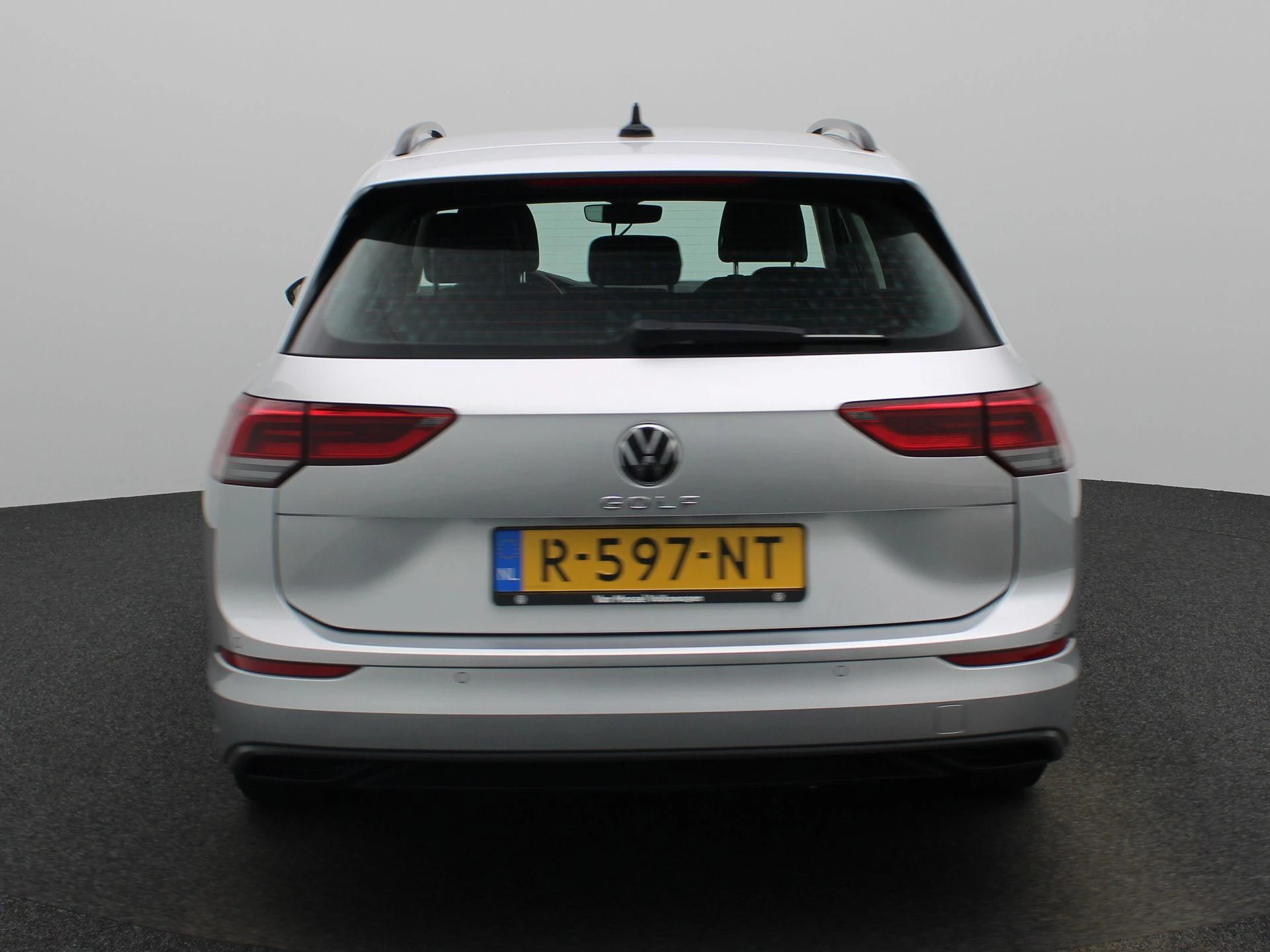 Volkswagen-Golf-image-4