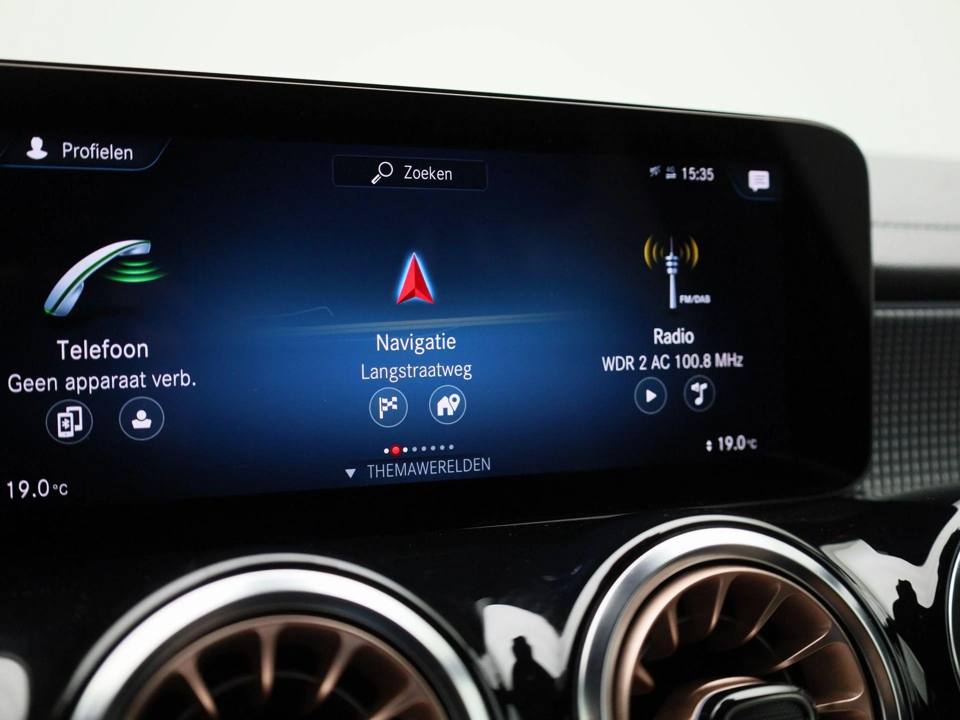 Mercedes-Benz-EQB-image-17
