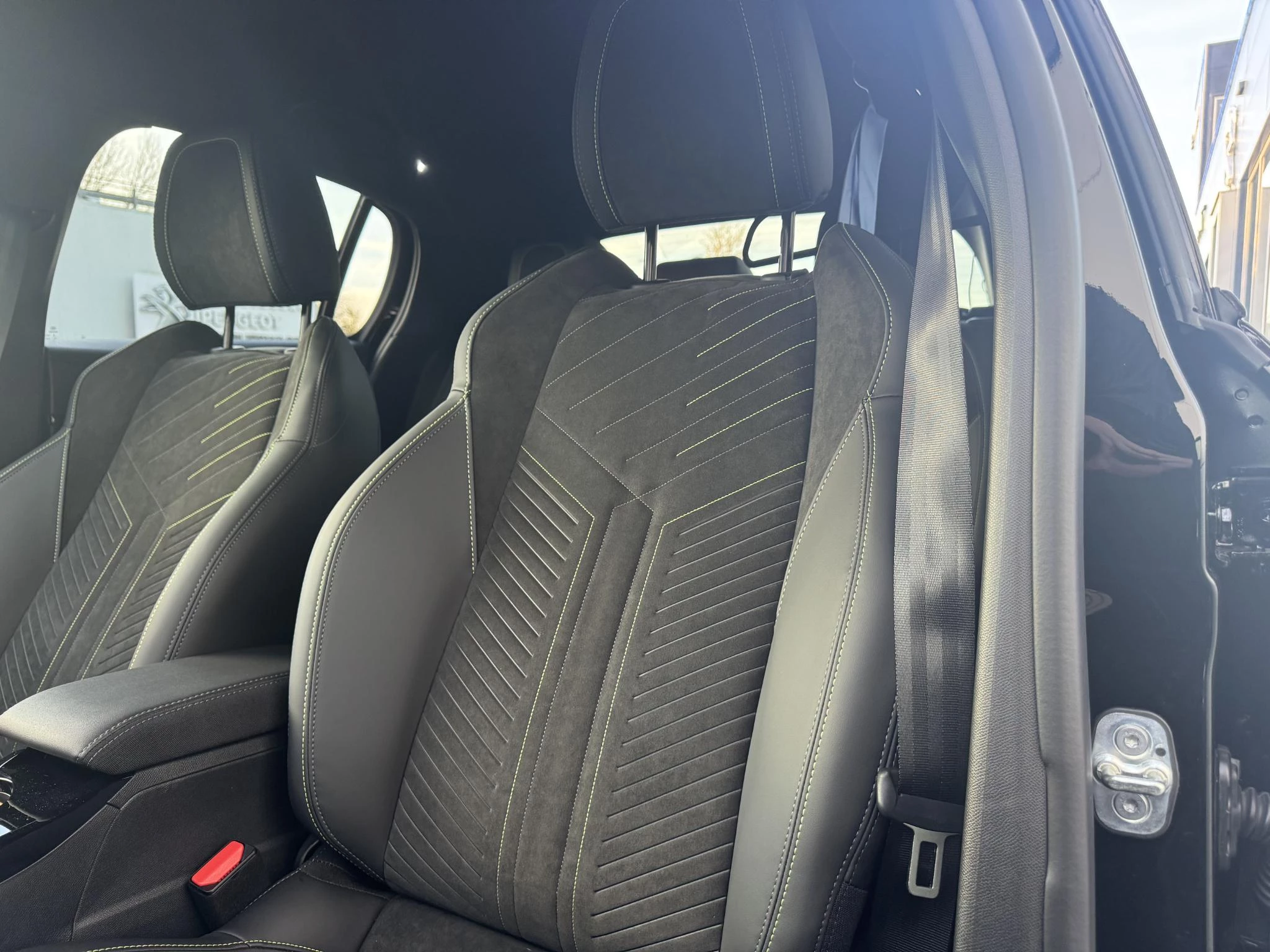 Peugeot-e-208-image-13