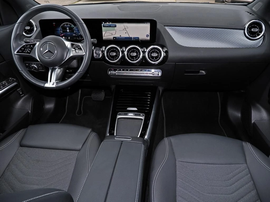 Mercedes-Benz-GLA 200 d-image-13
