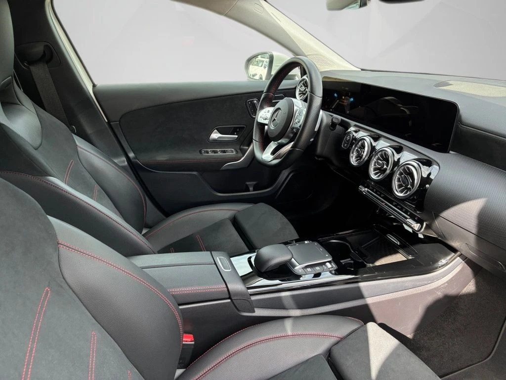 Mercedes-Benz-A-Klasse 250-image-15