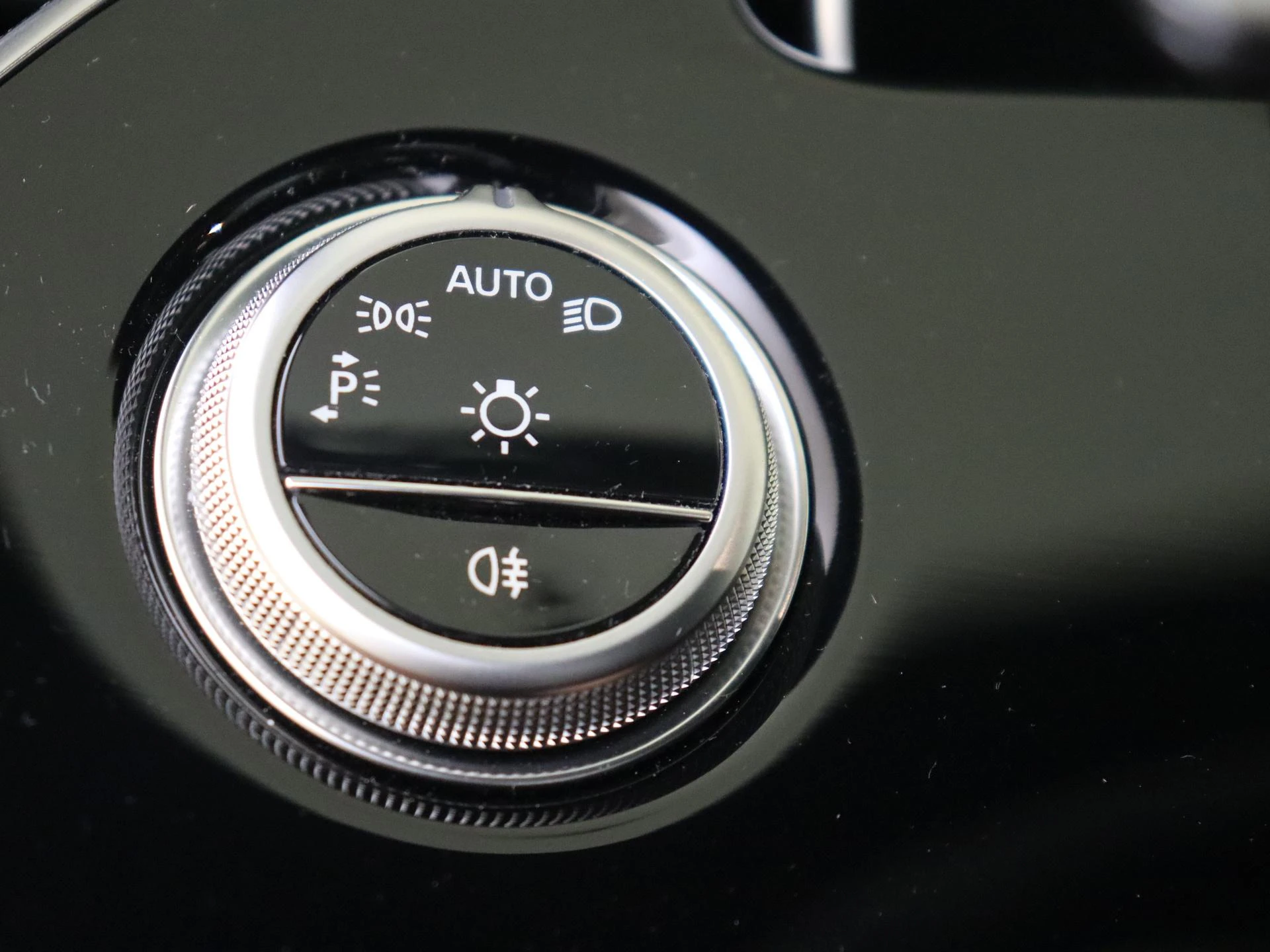 Mercedes-Benz-E-Klasse-image-23