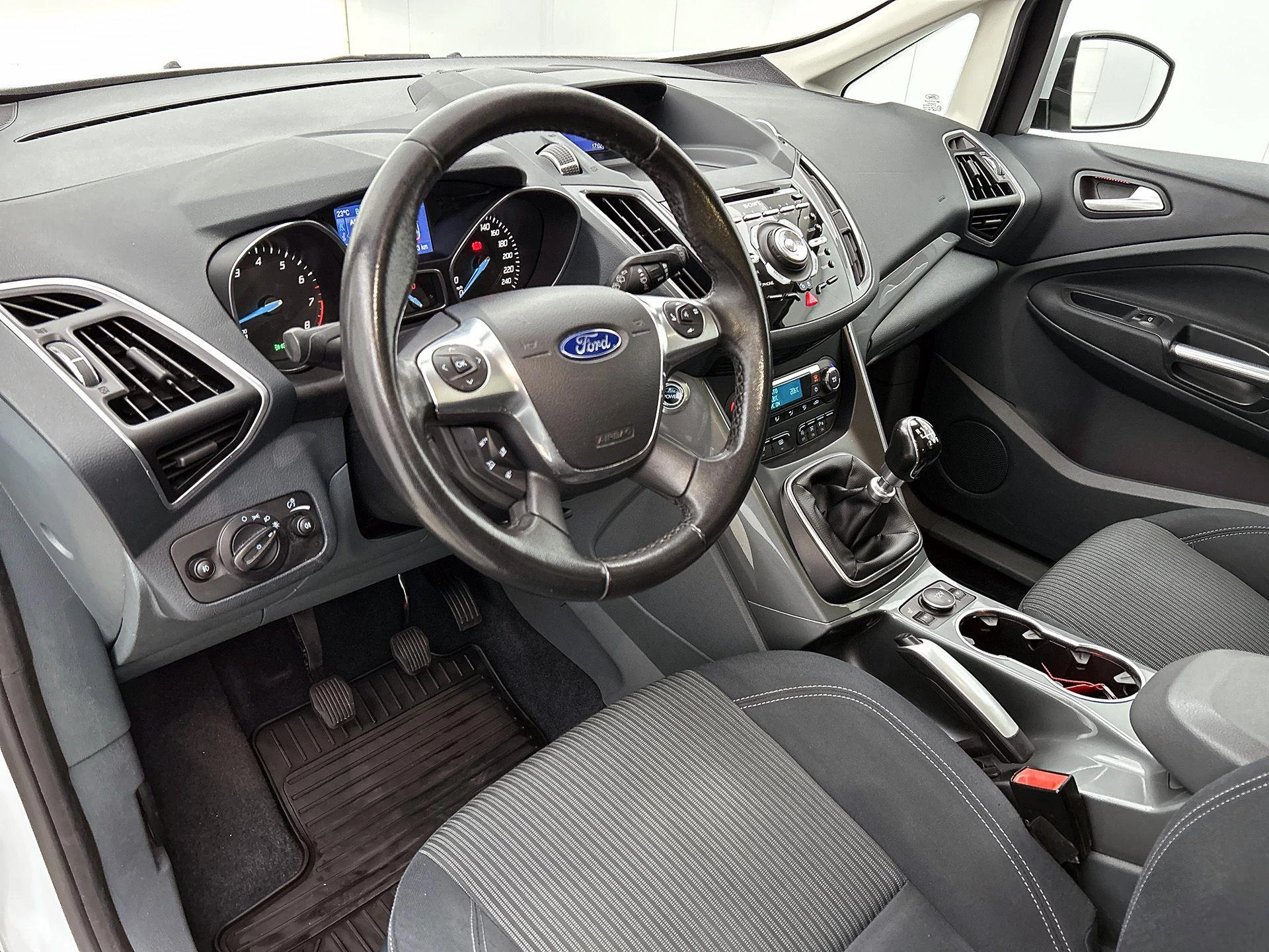 Ford-C-MAX-image-21