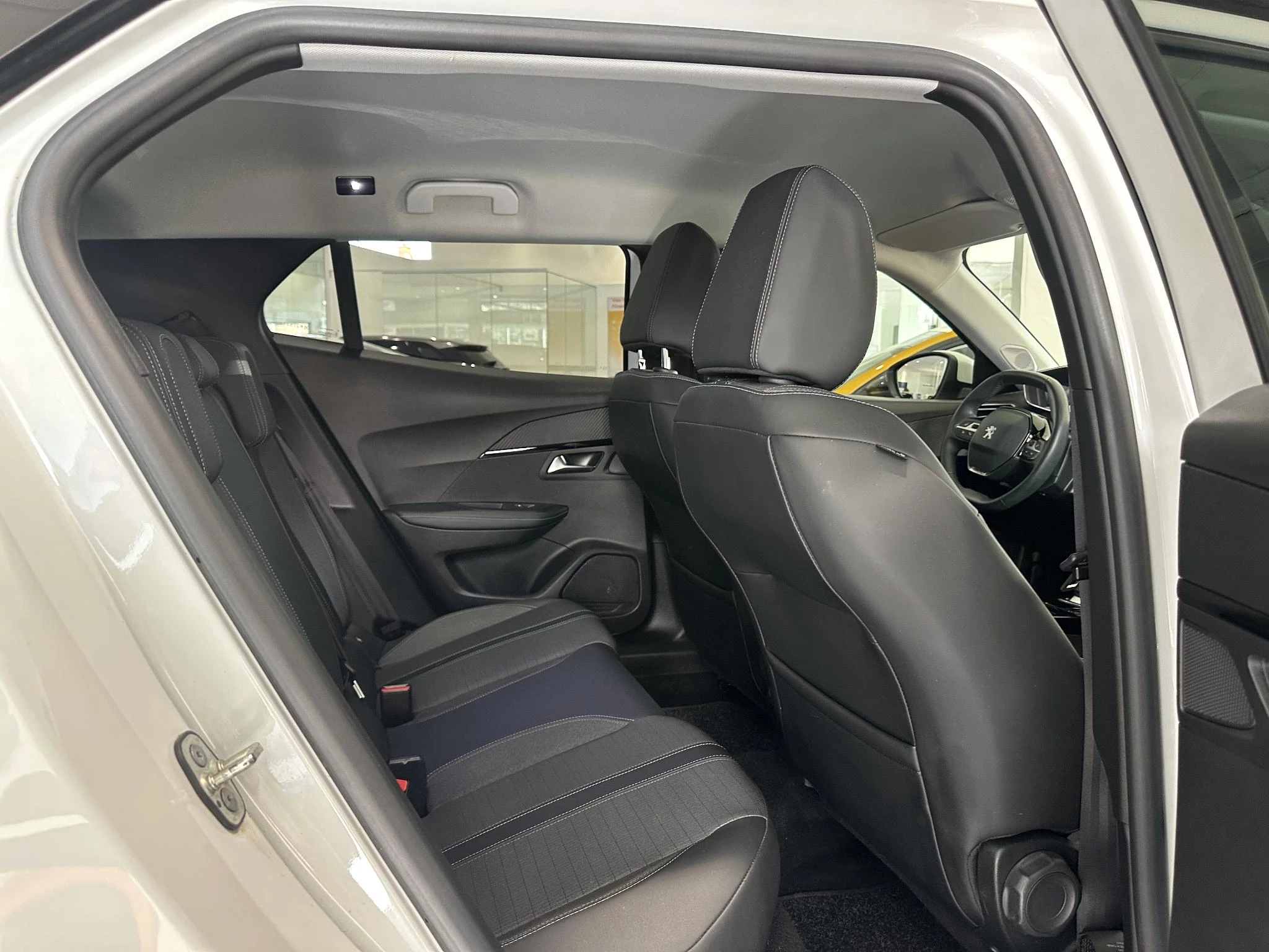 Peugeot-e-2008-image-10