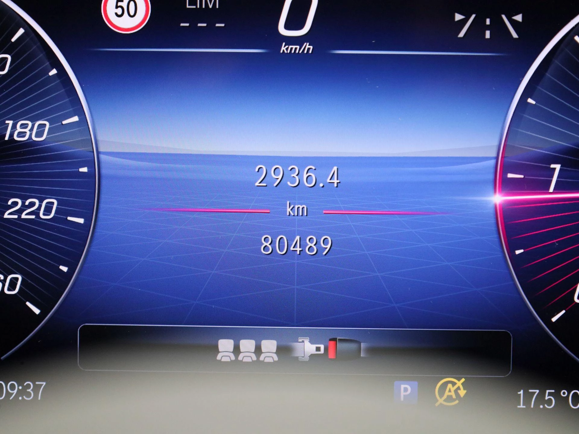 Mercedes-Benz-C-Klasse-image-13