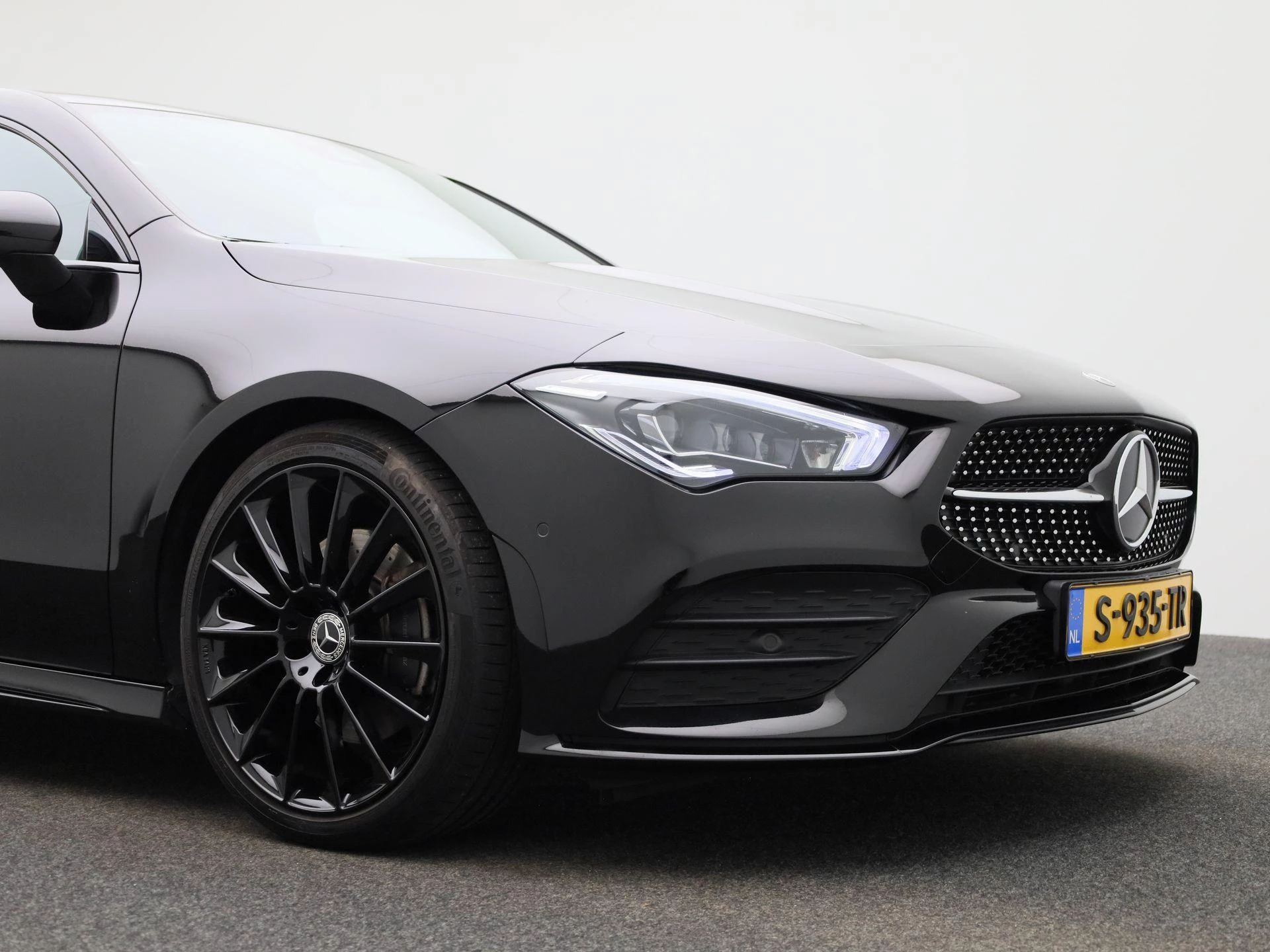 Mercedes-Benz-CLA-image-52