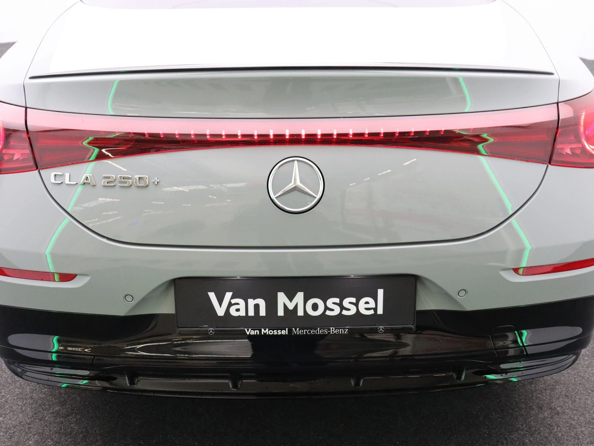 Mercedes-Benz-CLA-image-19