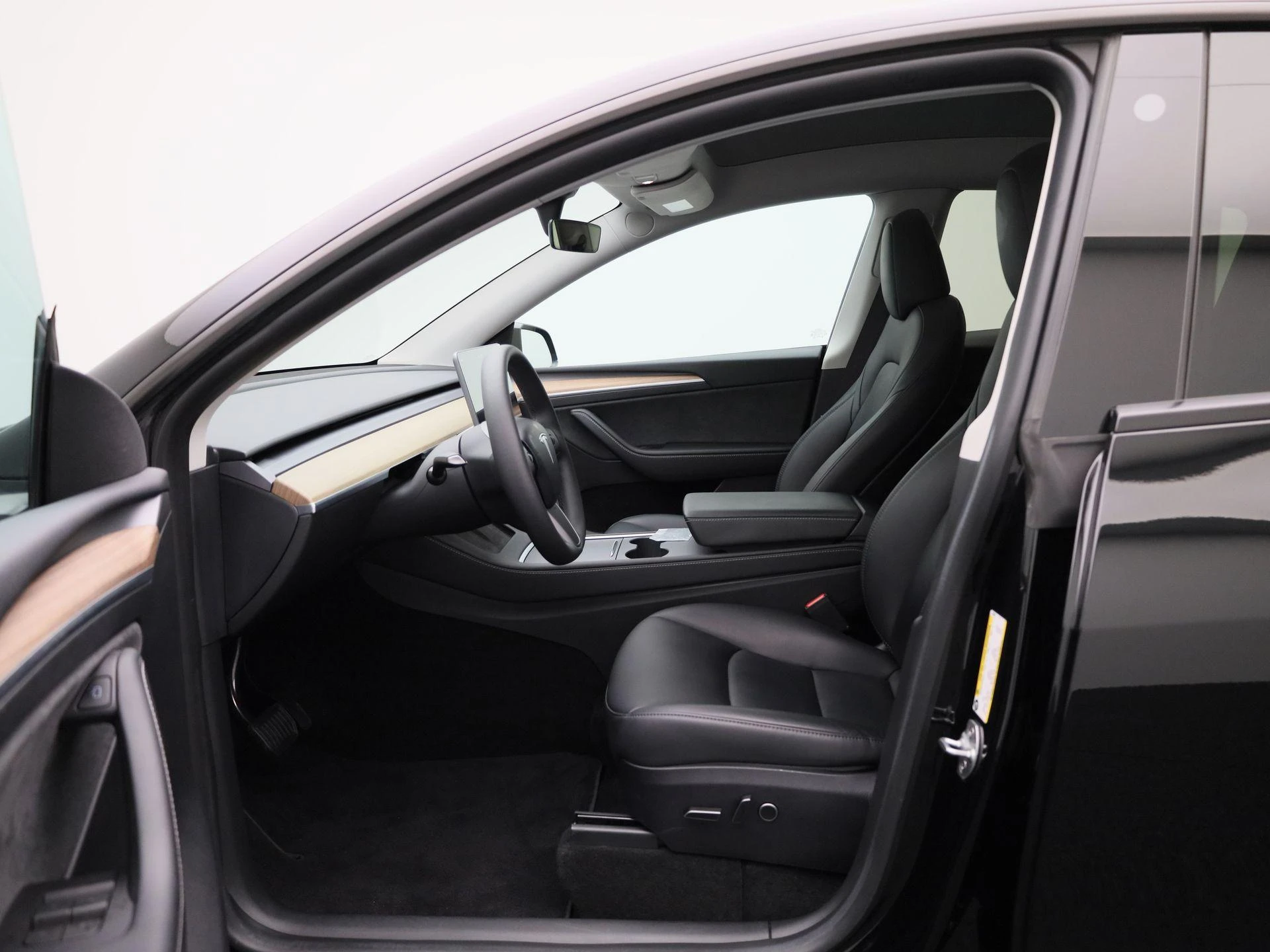 Tesla-Model Y-image-7