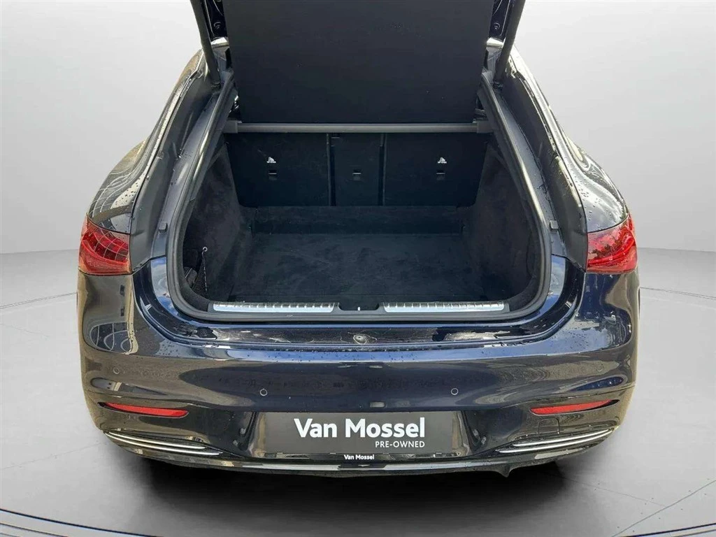 Mercedes-Benz-EQS-image-28