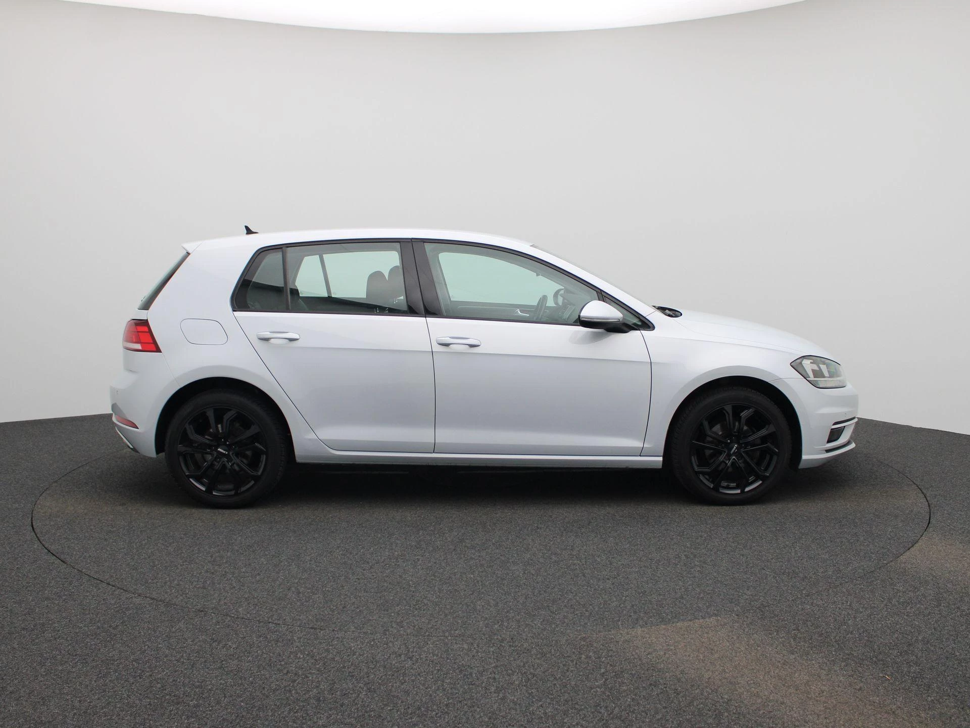 Volkswagen-Golf-image-5
