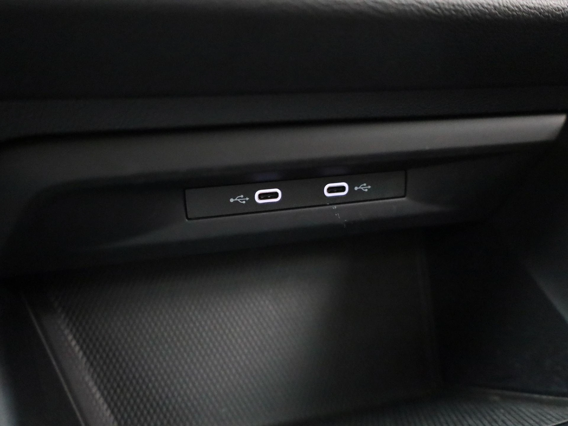 Volkswagen-Golf-image-31