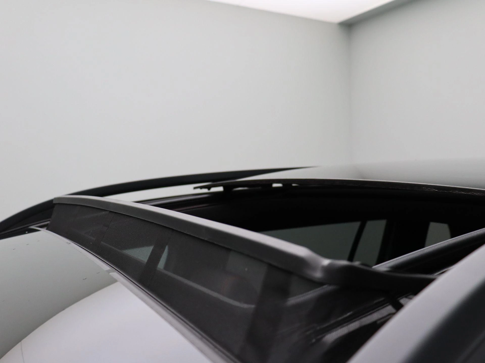Mercedes-Benz-GLB-image-13