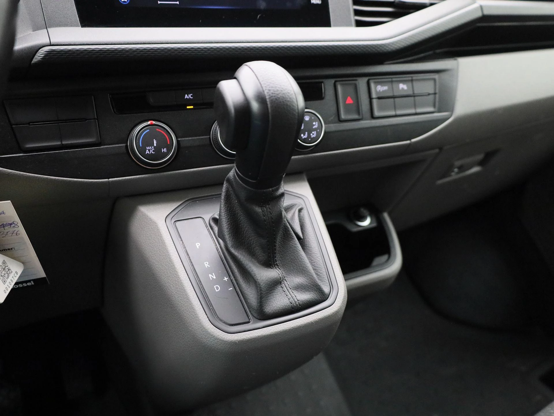 Volkswagen-Transporter-image-9
