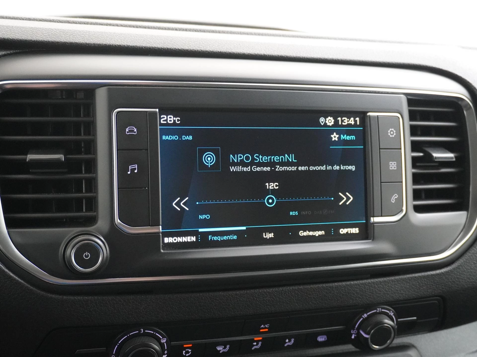 Peugeot-Expert-image-18