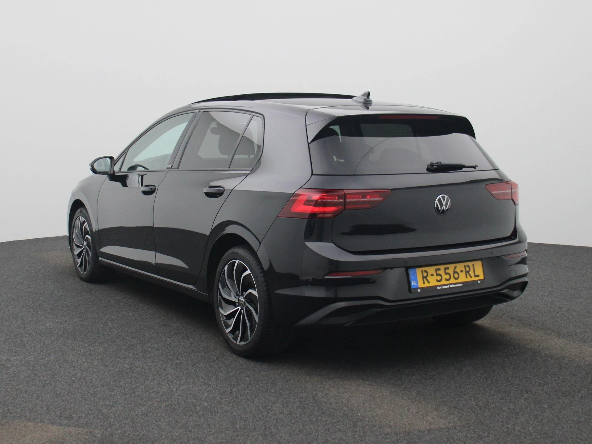 Volkswagen Golf 1.5 eTSI R-Line