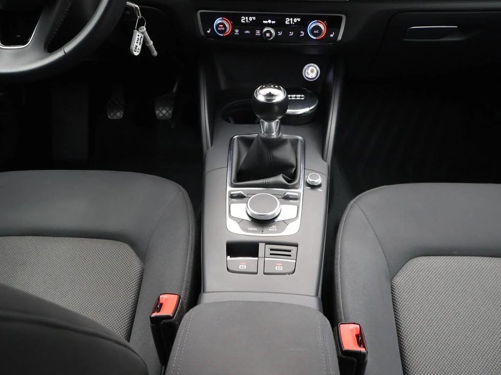 Audi A3 Sportback 30TFSI 116PK *TREKHAAK*CRUISE*NAVI*ZETELVERWARMING*BLTH*DAB RADIO*...*