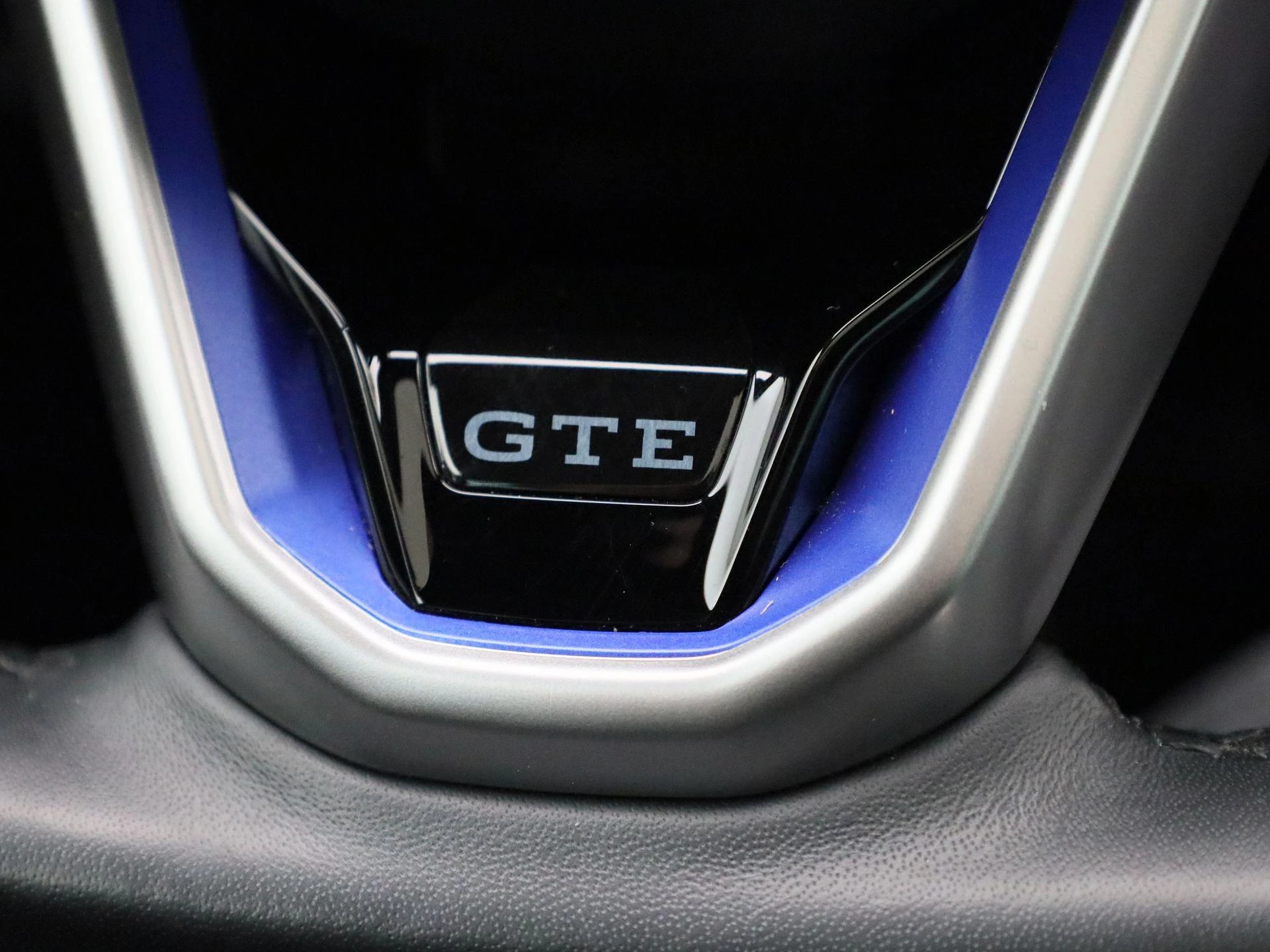 Volkswagen-Passat-image-27